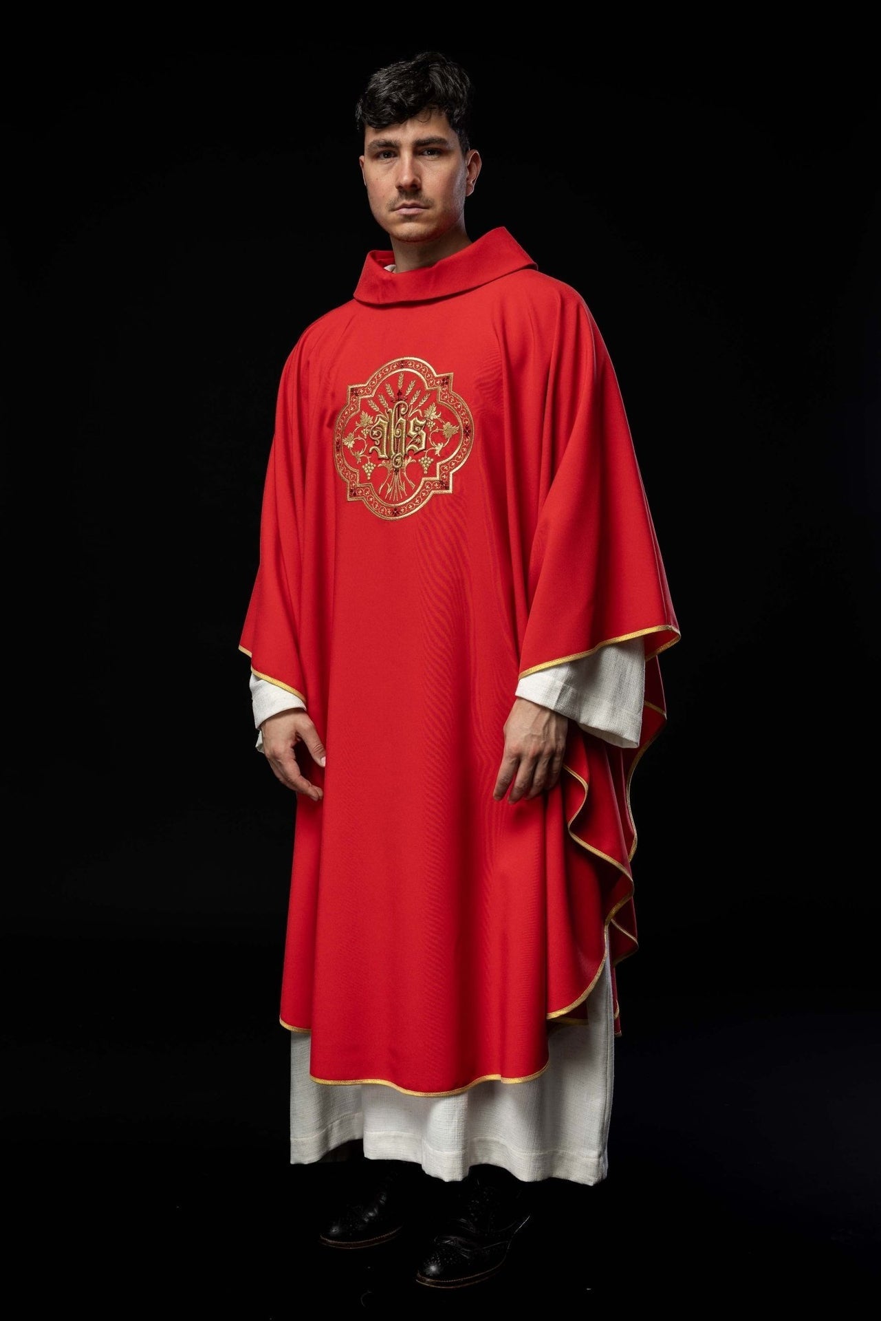 Ornat Czerwony z Haftem IHS i PAX - Elegancki Strój Liturgiczny - alba.pl