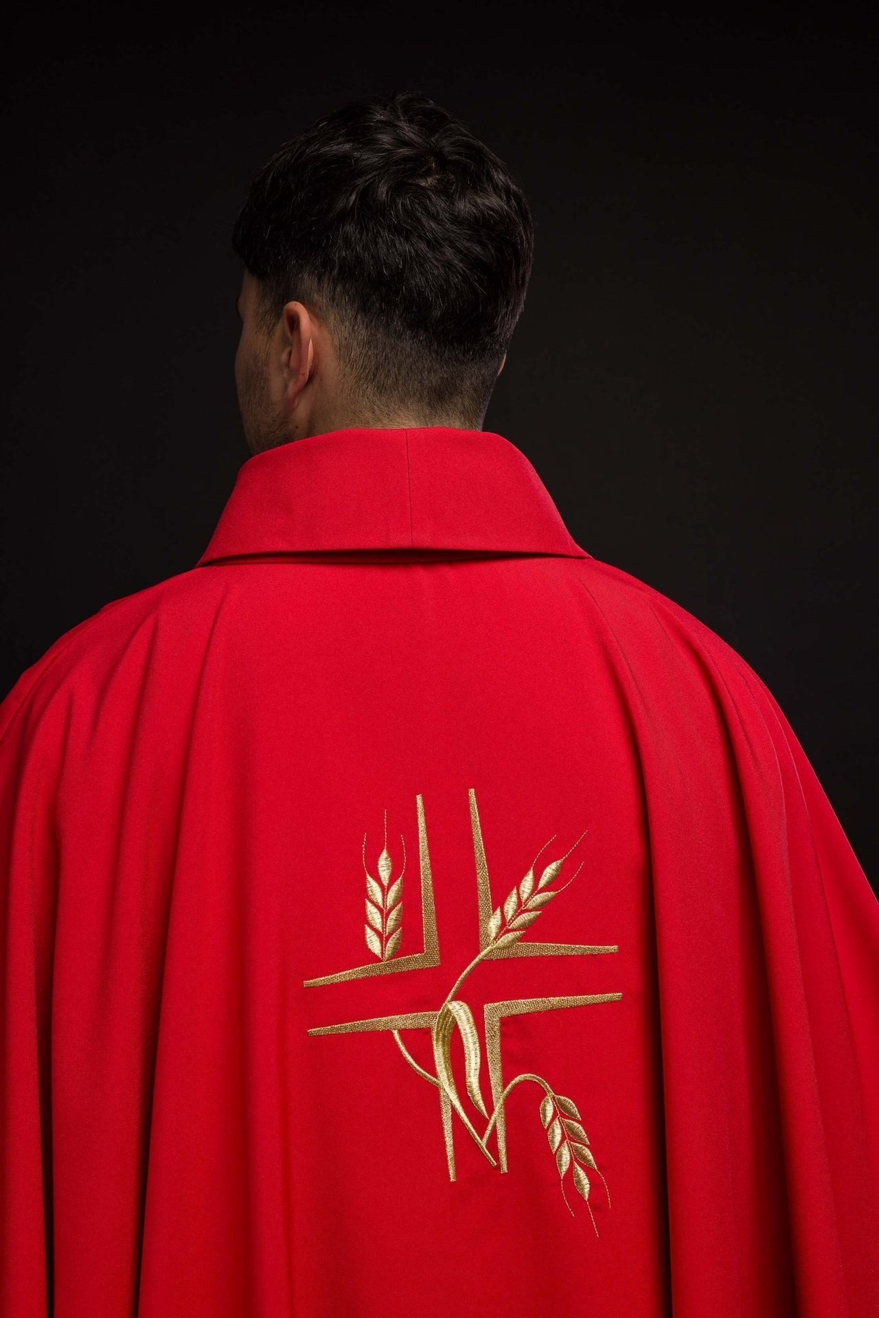 Ornat Czerwony z Haftowanym Krzyżem i Kłosami Eucharystycznymi - alba.pl