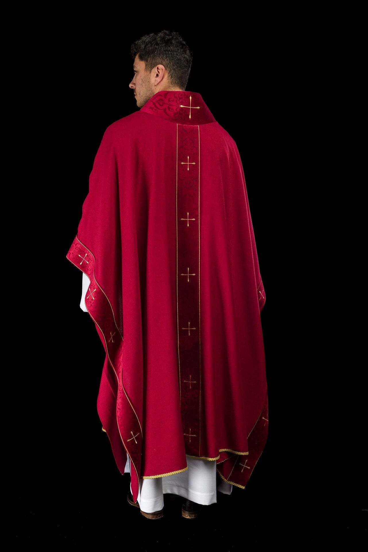 Ornat Czerwony z Haftowanym Pasem i Krzyżami - Elegancki Strój Liturgiczny - alba.pl