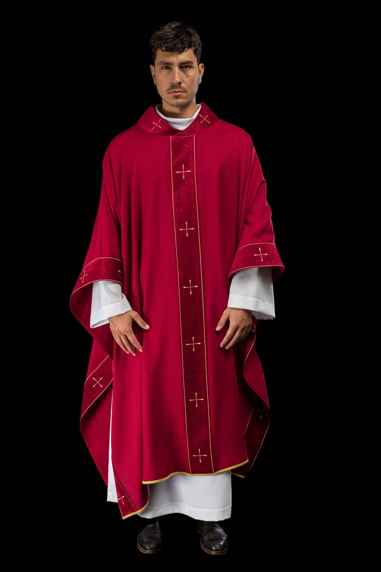 Ornat Czerwony z Haftowanym Pasem i Krzyżami - Elegancki Strój Liturgiczny - alba.pl