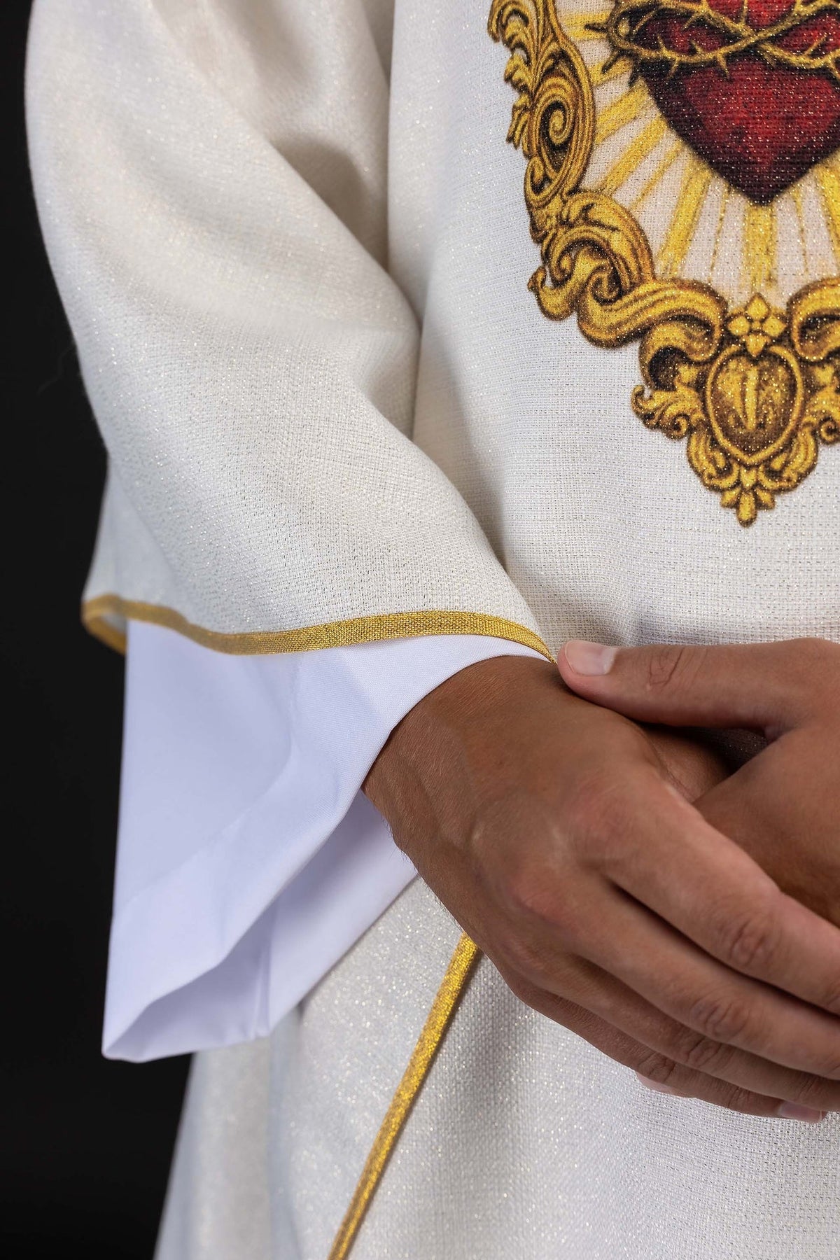 Ornat drukowany z motywem Serca Pana Jezusa ecru - alba.pl