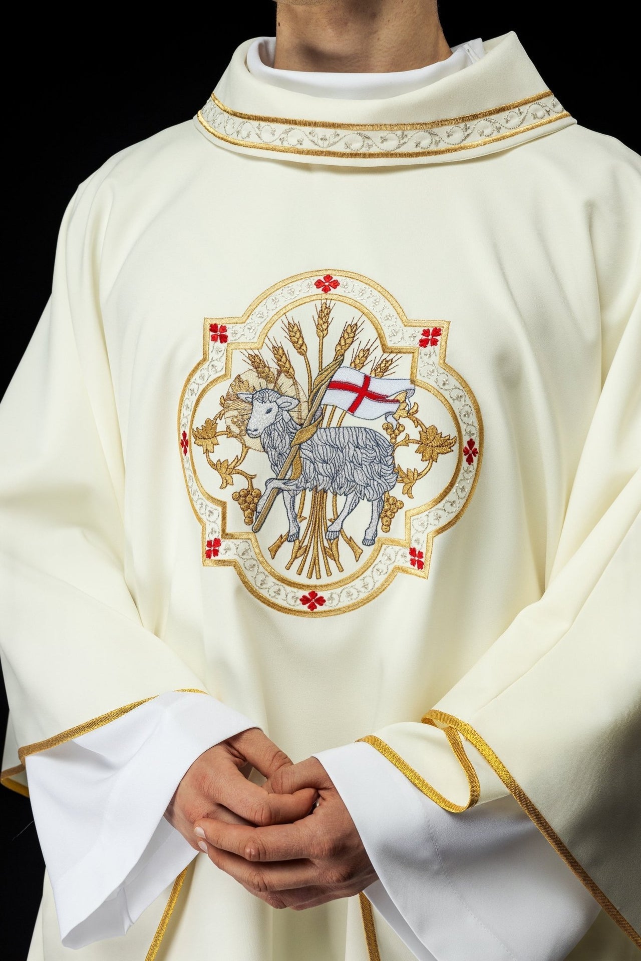 Ornat Ecru Haftowany Baranek Boży Złota Lamówka - alba.pl