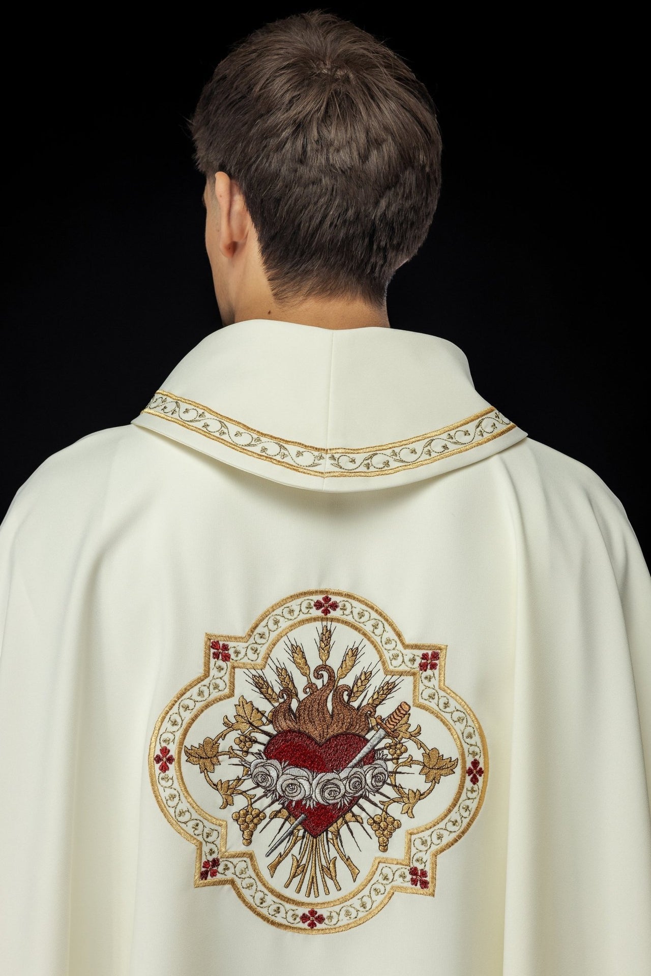 Ornat Ecru Haftowany Serce Maryi - Złota Lamówka i Pudełko - alba.pl