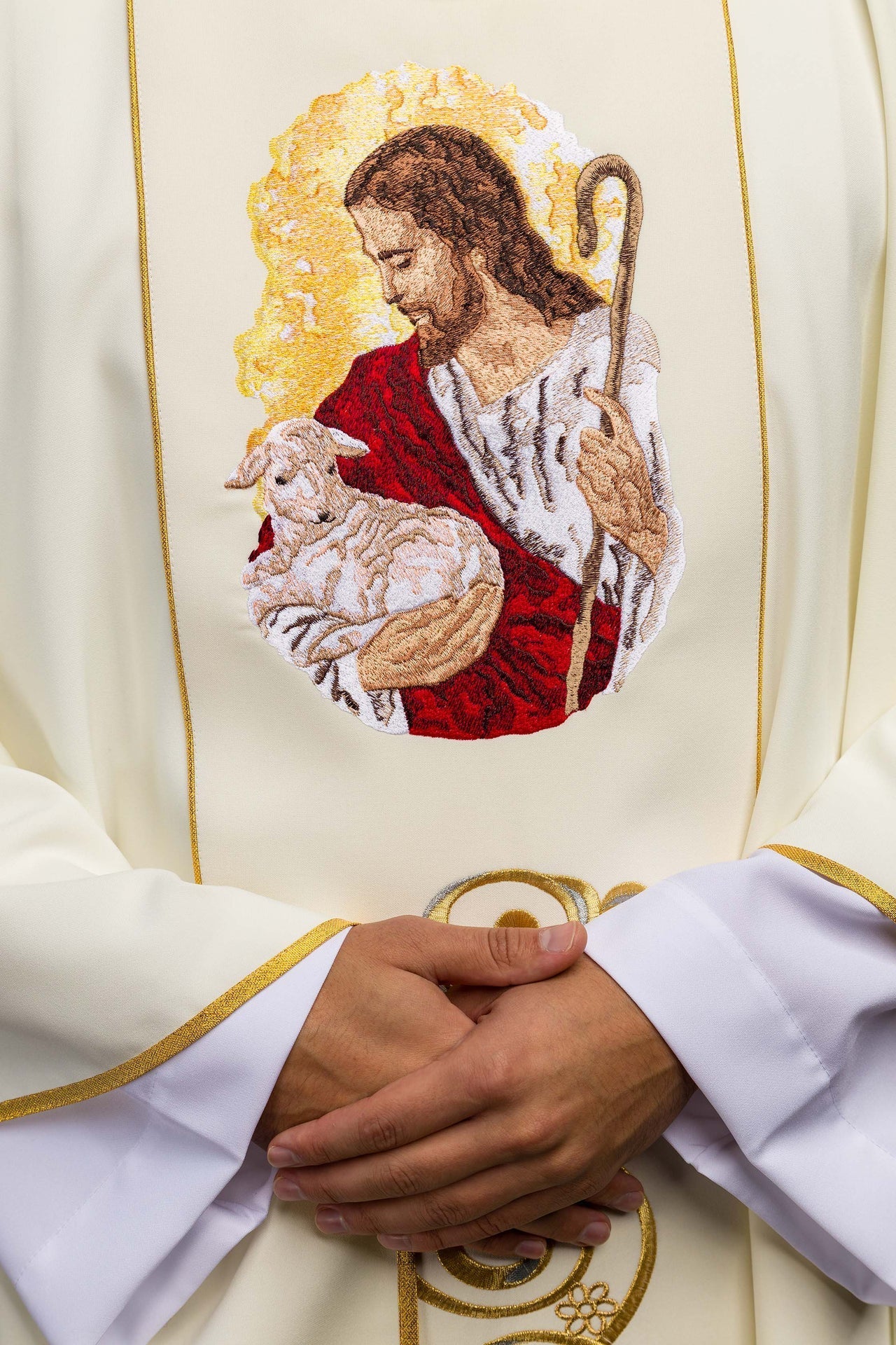 Ornat Ecru Jezus Dobry Pasterz Haftowany - Elegancki Strój Liturgiczny - alba.pl