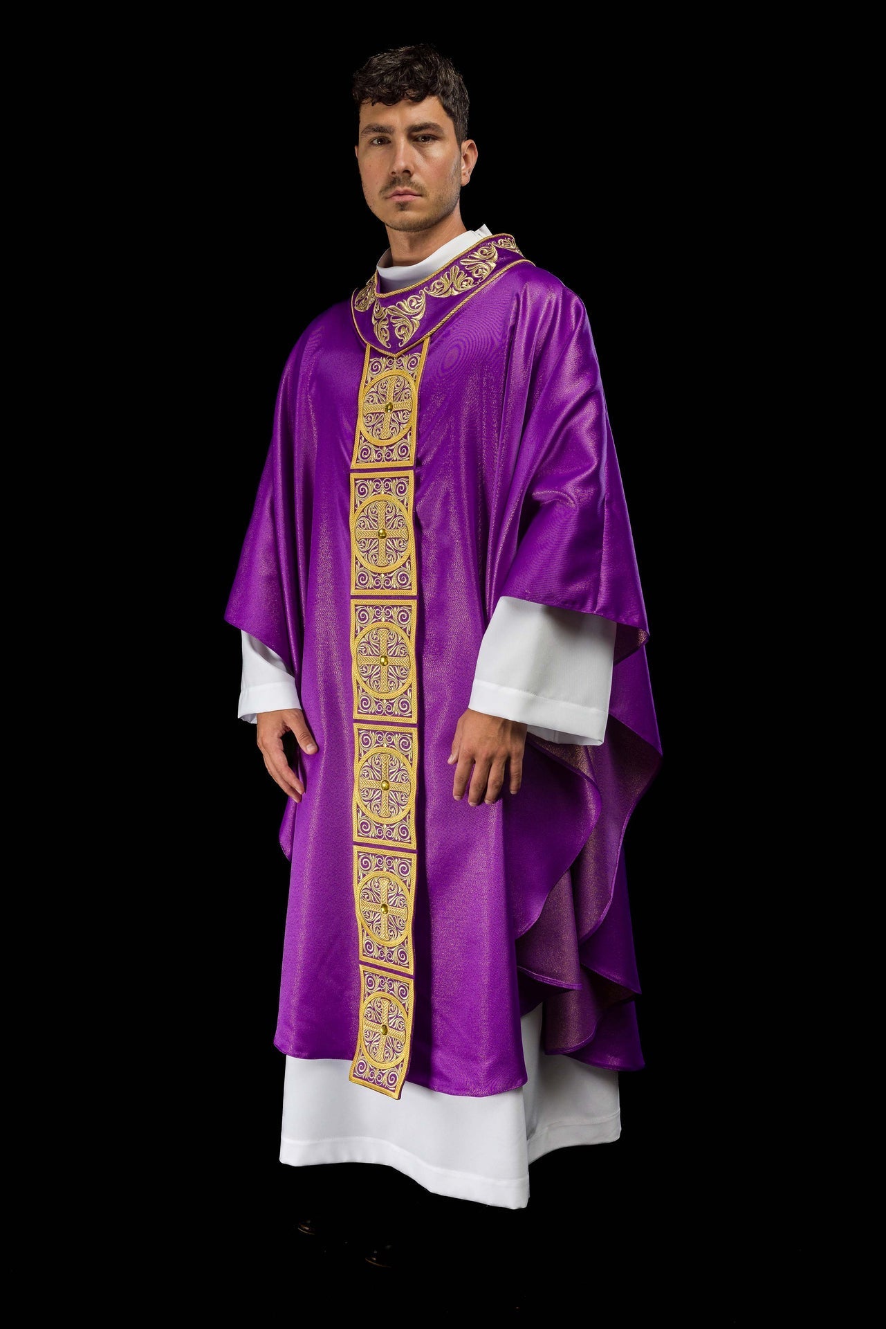Ornat Fioletowy Haftowany Kamieniami - Elegancki Strój Liturgiczny - alba.pl