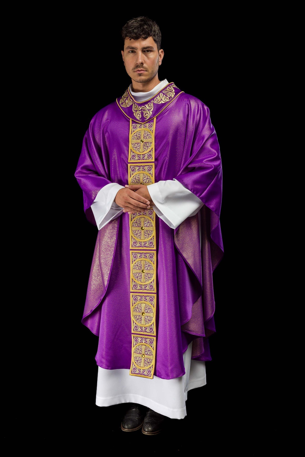 Ornat Fioletowy Haftowany Kamieniami - Elegancki Strój Liturgiczny - alba.pl