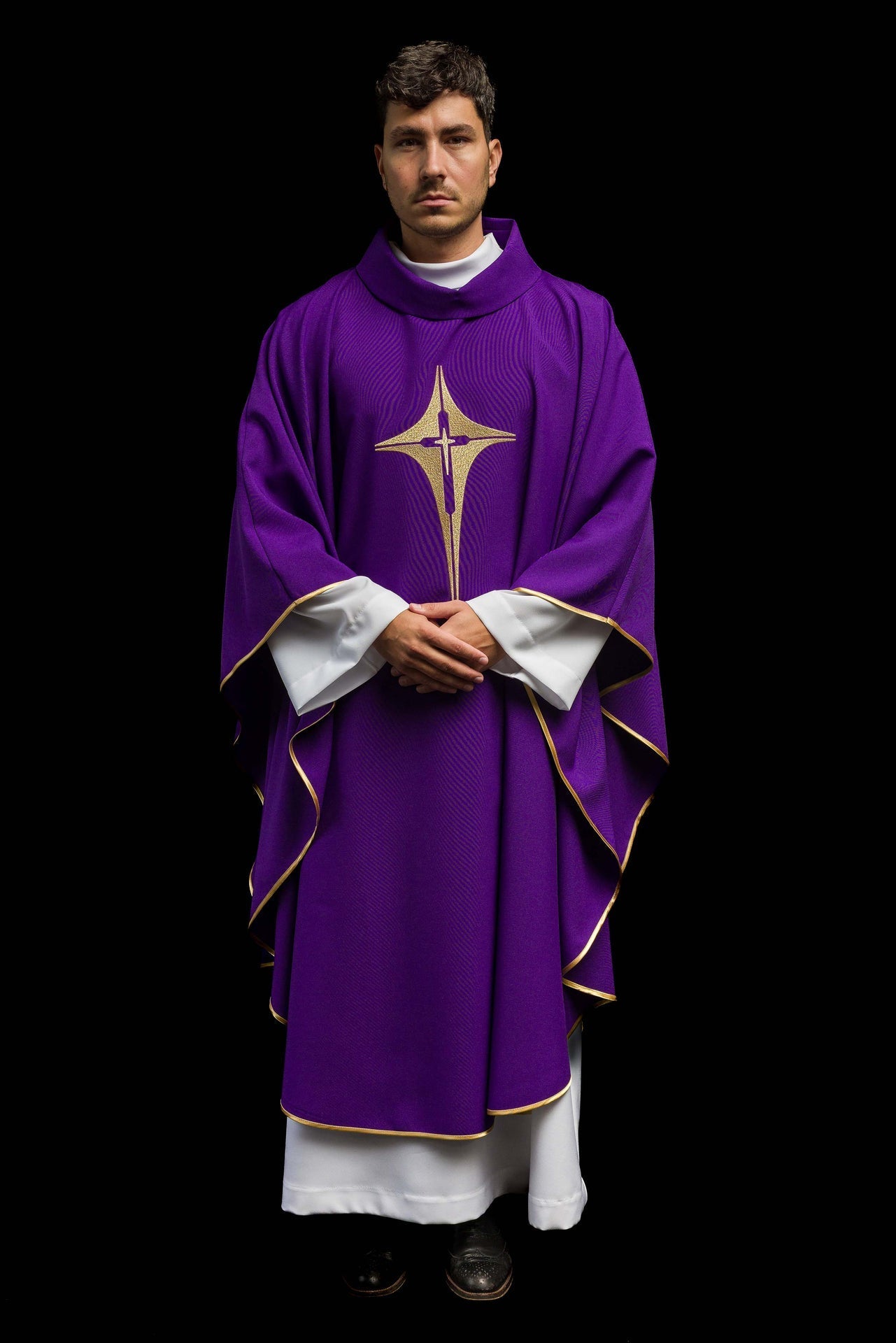 Ornat Fioletowy Haftowany Krzyżem - Elegancka Szata Liturgiczna - alba.pl