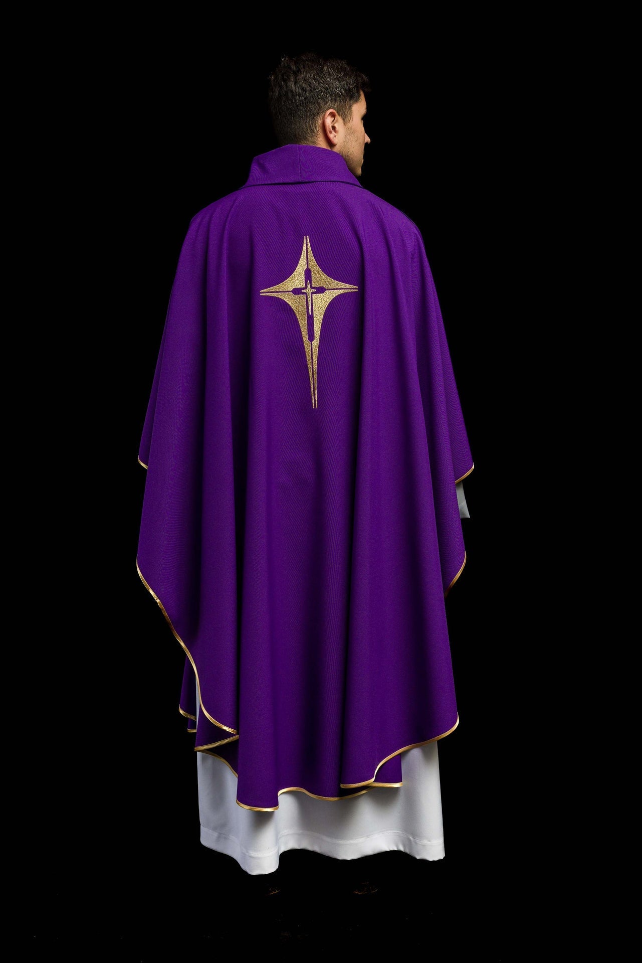 Ornat Fioletowy Haftowany Krzyżem - Elegancka Szata Liturgiczna - alba.pl