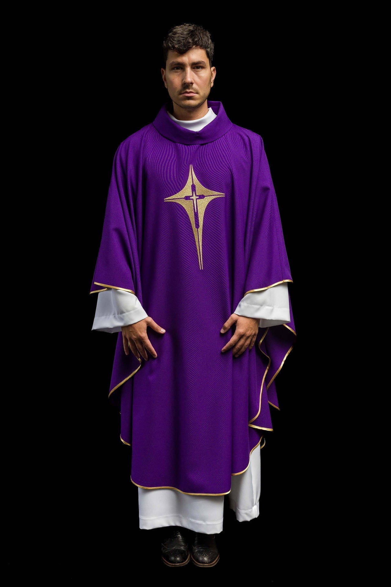 Ornat Fioletowy Haftowany Krzyżem - Elegancka Szata Liturgiczna - alba.pl