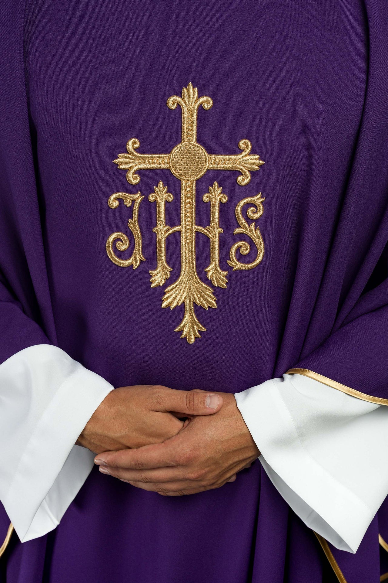 Ornat Fioletowy Haftowany Krzyżem IHS - Szata Liturgiczna - alba.pl