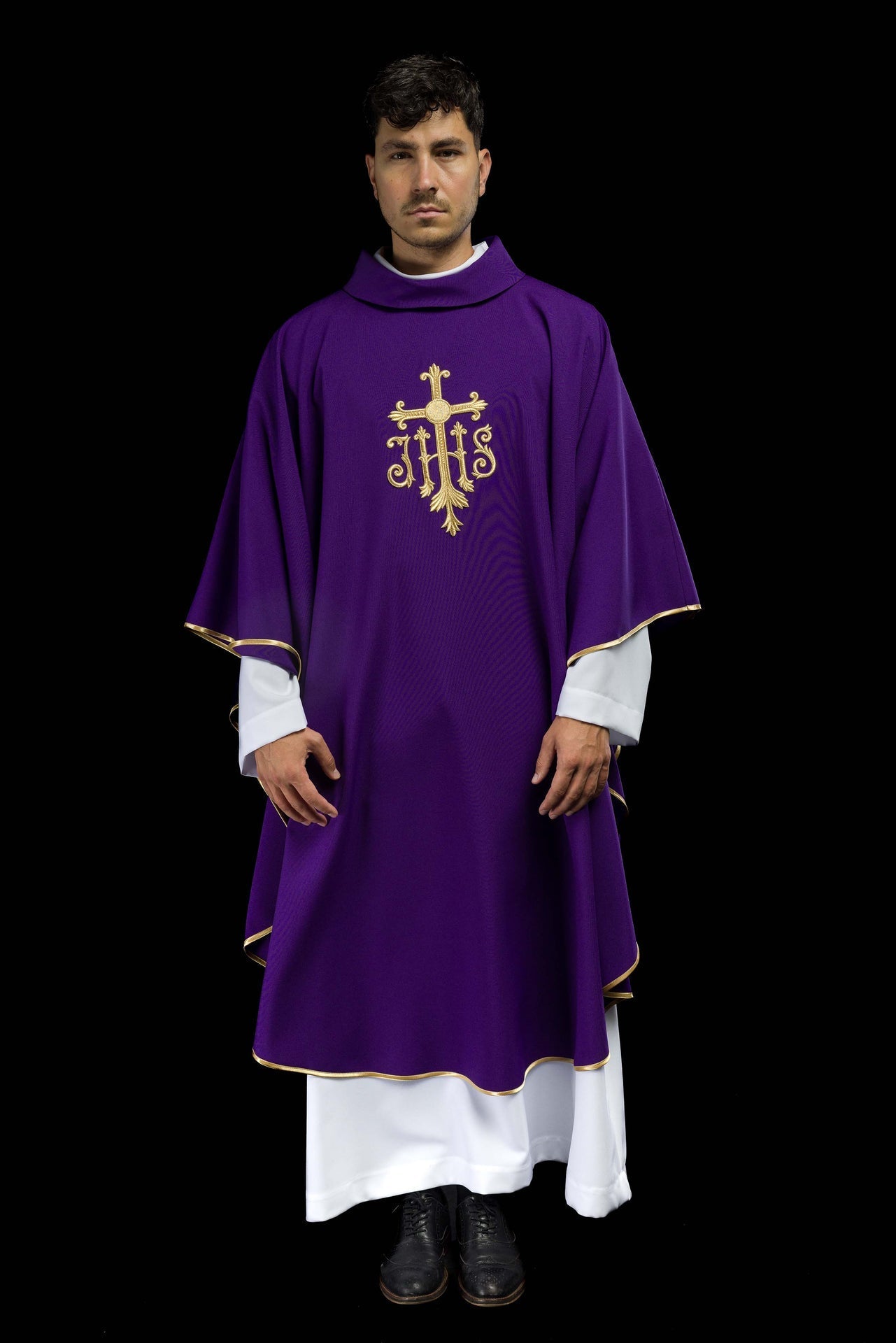 Ornat Fioletowy Haftowany Krzyżem IHS - Szata Liturgiczna - alba.pl