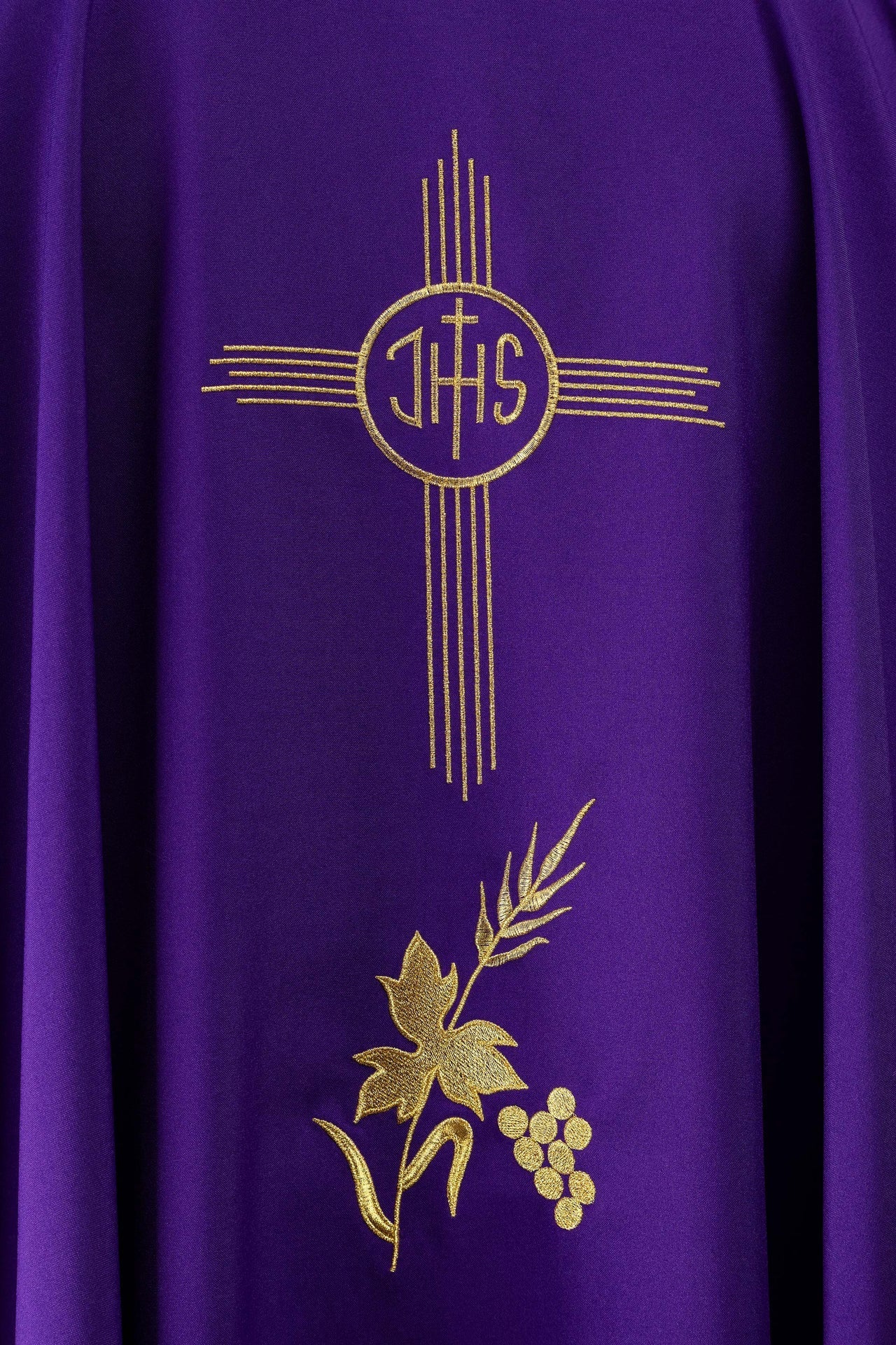 Ornat Fioletowy Haftowany Złotem IHS - Symbolika Eucharystyczna - alba.pl
