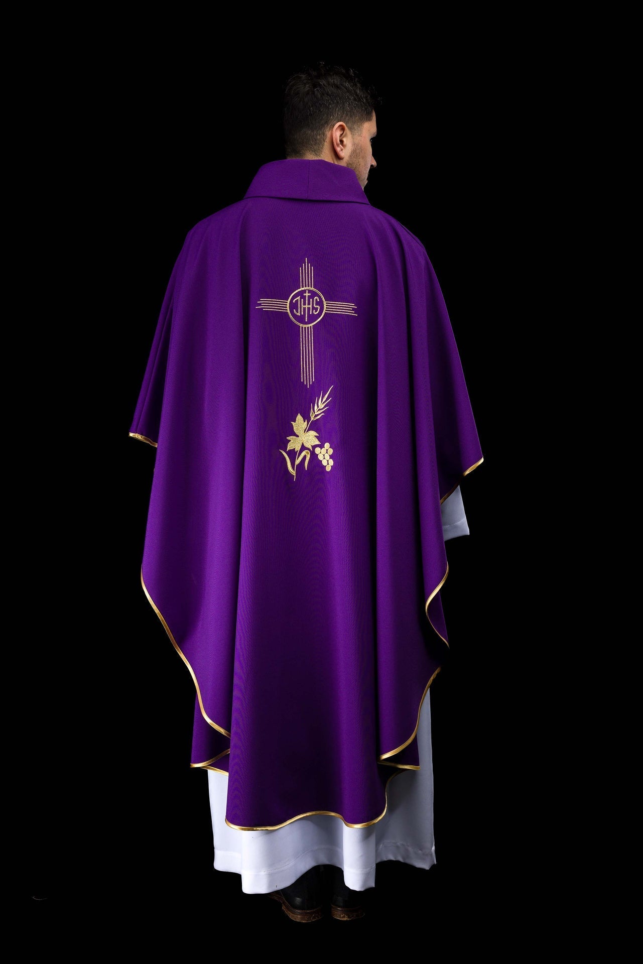 Ornat Fioletowy Haftowany Złotem IHS - Symbolika Eucharystyczna - alba.pl