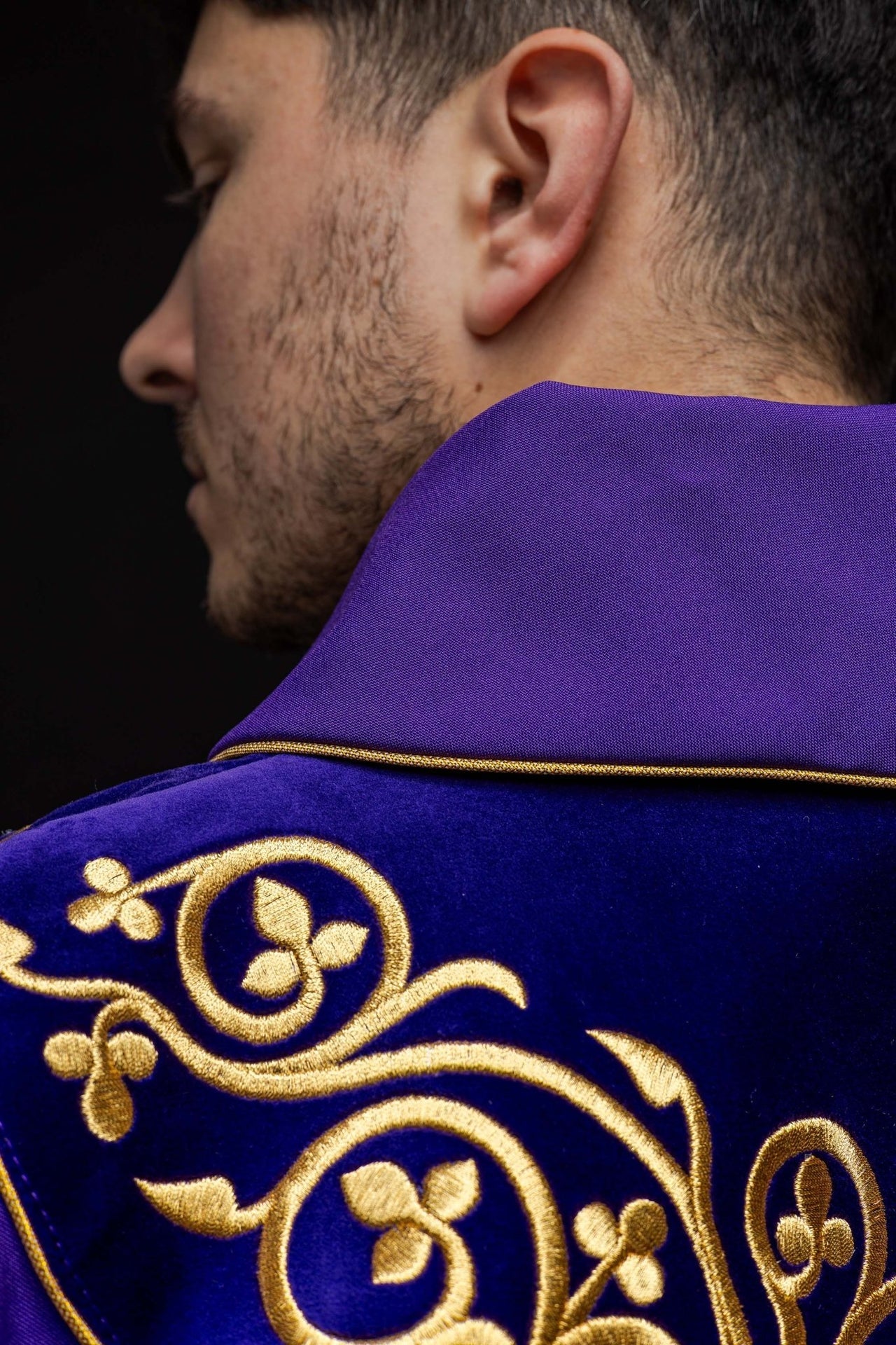 Ornat Fioletowy Liturgiczny z Aksamitnym Haftem i Stułą - alba.pl