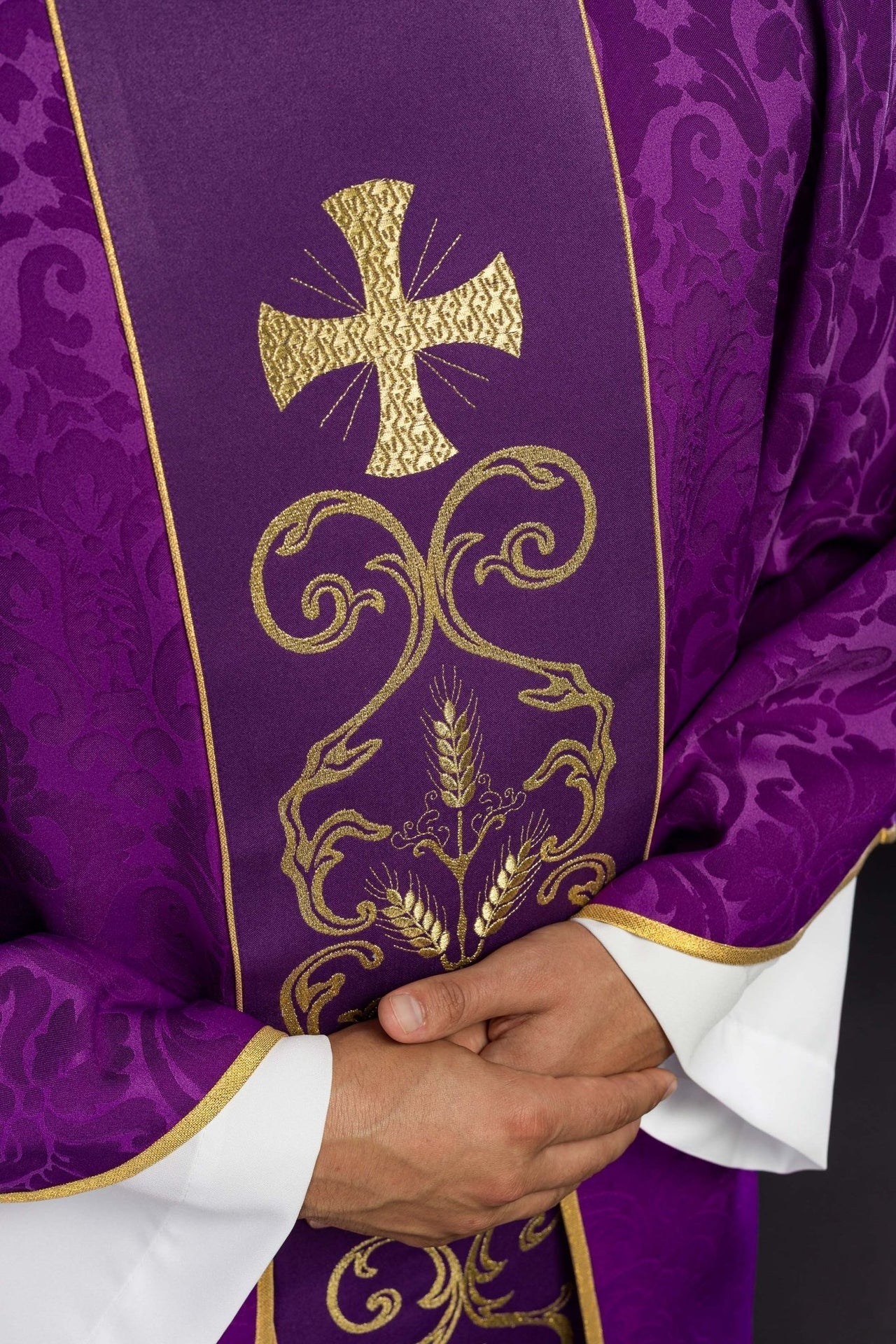 Ornat Fioletowy Liturgiczny z Haftowanym Pasem Żakardowym - alba.pl