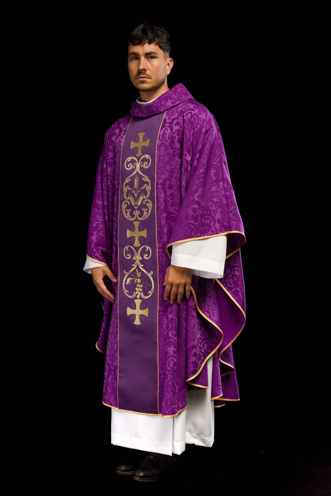 Ornat Fioletowy Liturgiczny z Haftowanym Pasem Żakardowym - alba.pl