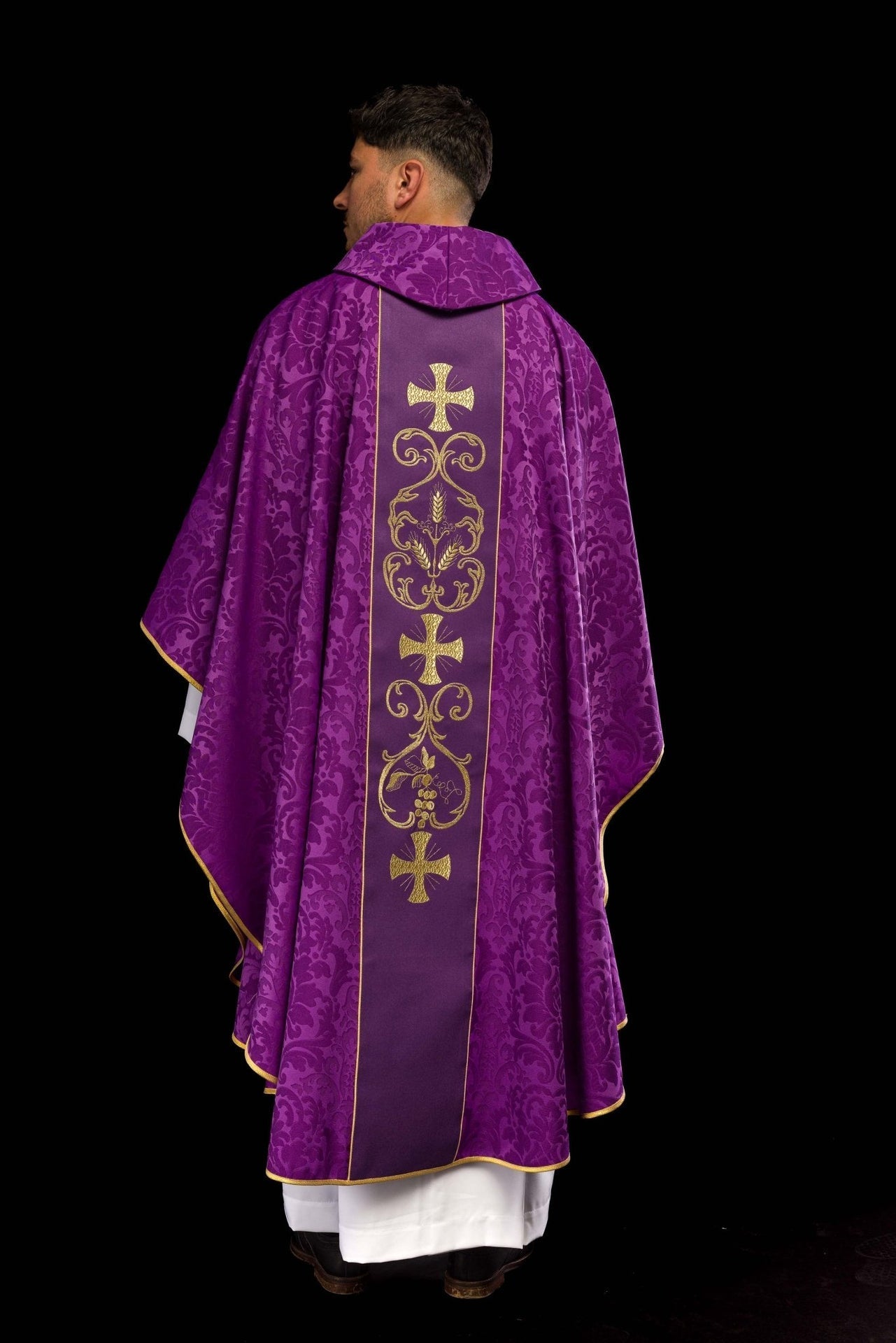 Ornat Fioletowy Liturgiczny z Haftowanym Pasem Żakardowym - alba.pl