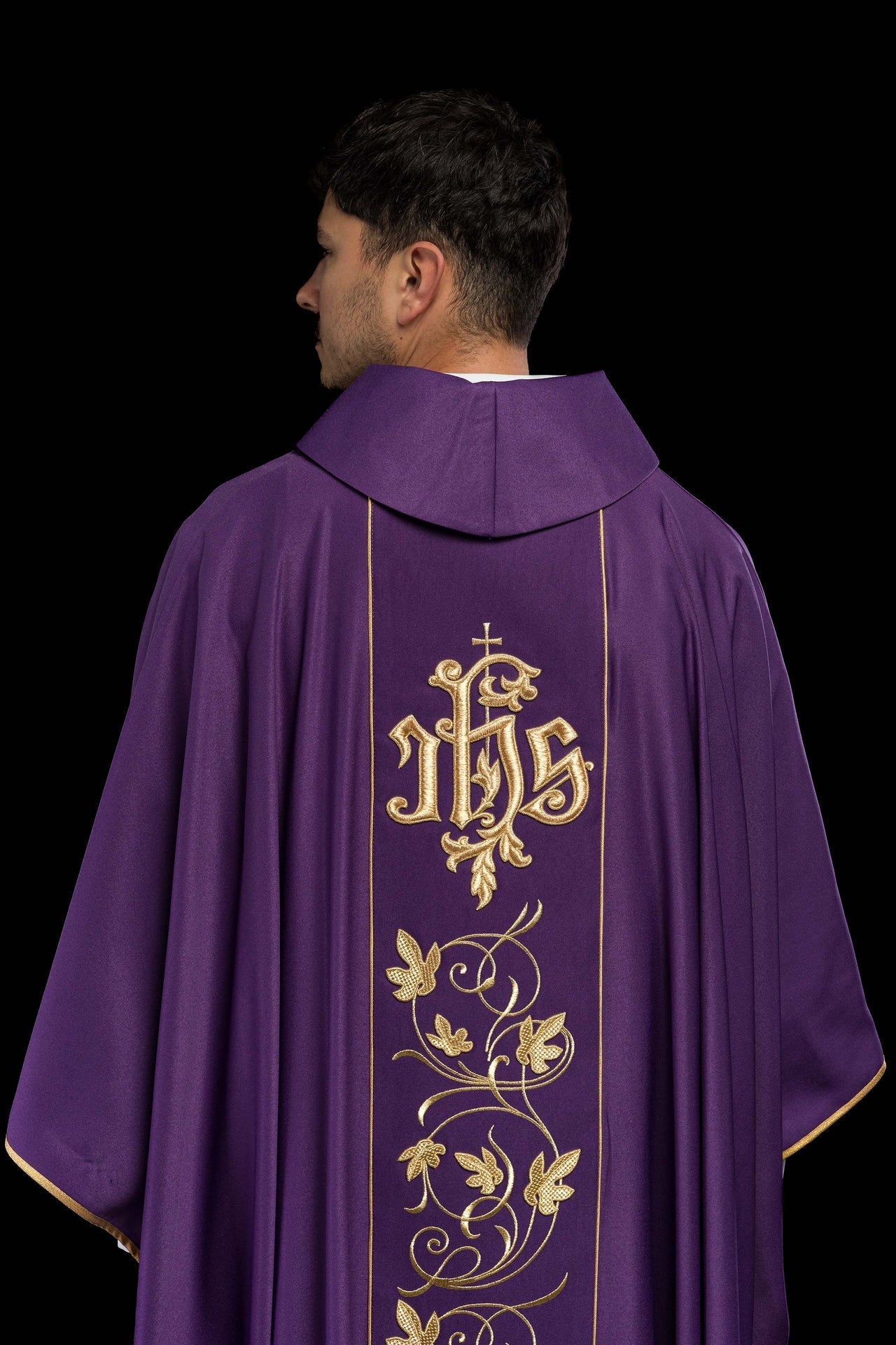 Ornat Fioletowy Liturgiczny z Motywem Florystycznym IHS - alba.pl
