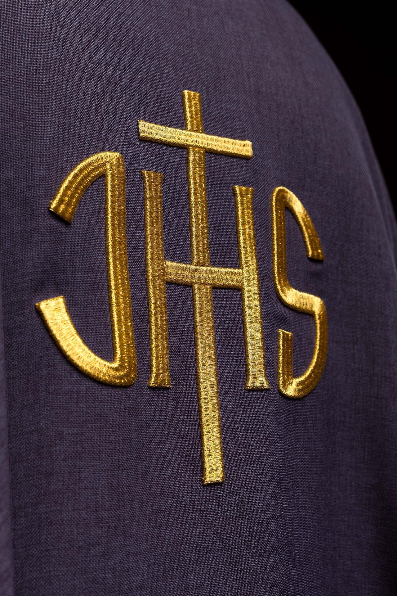 Ornat Fioletowy Liturgiczny Złoty Haft IHS - Polski Producent - alba.pl