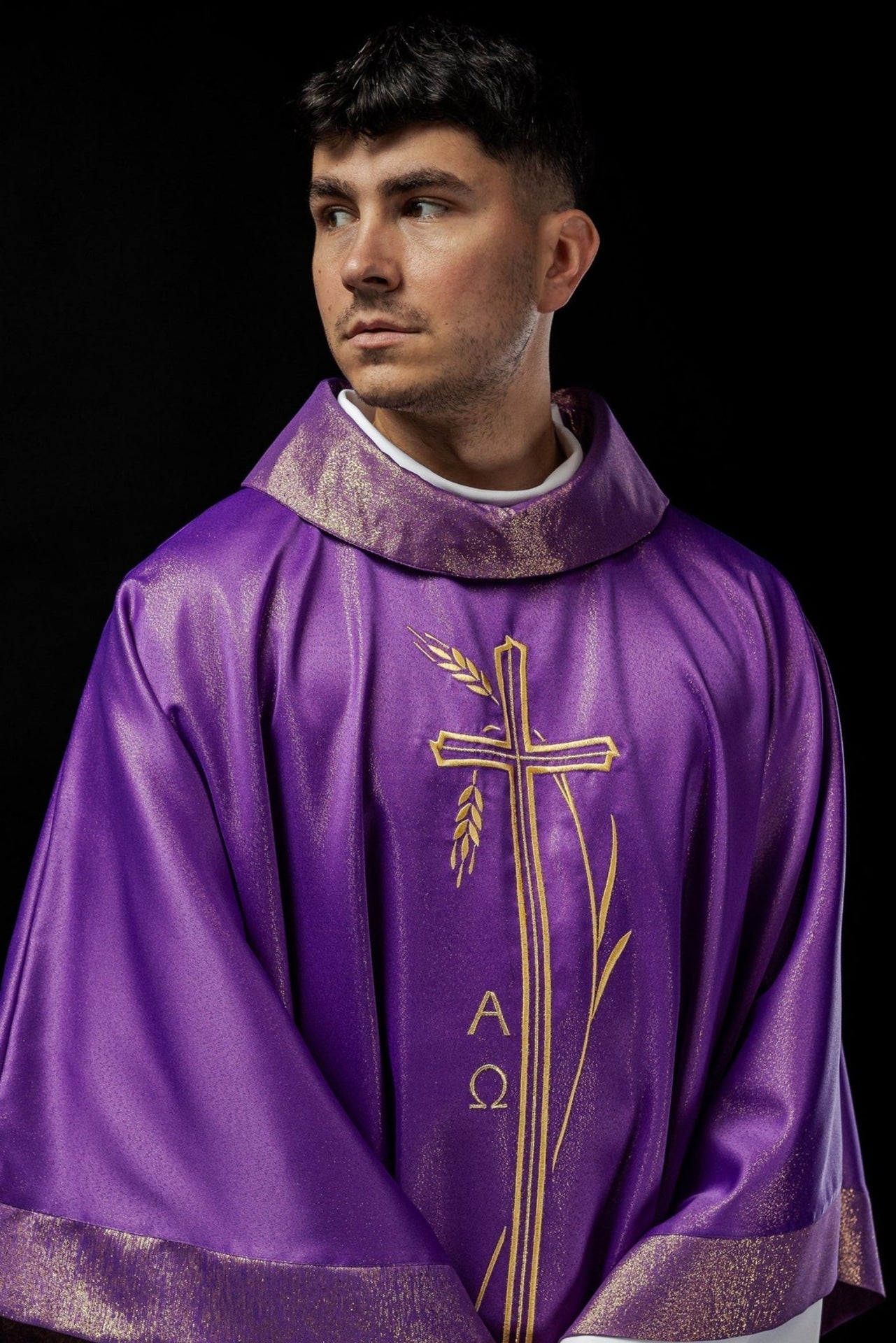 Ornat Fioletowy z Haftem Krzyża i Kłosa - Liturgia i Elegancja - alba.pl