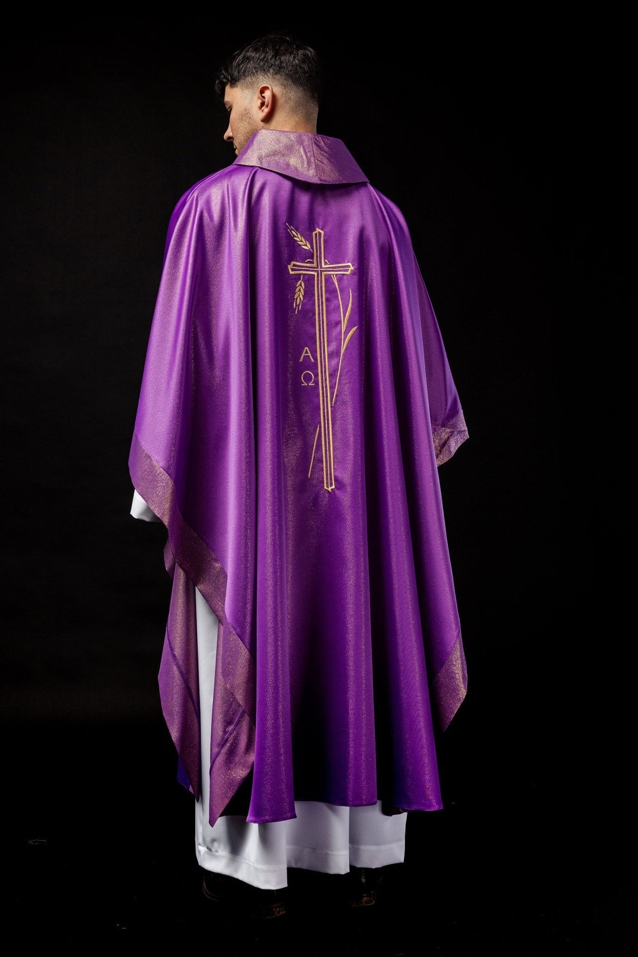 Ornat Fioletowy z Haftem Krzyża i Kłosa - Liturgia i Elegancja - alba.pl