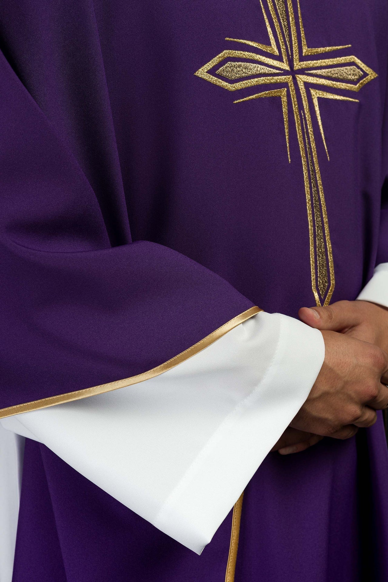 Ornat Fioletowy z Haftem Krzyża i Złotą Lamówką Liturgiczny - alba.pl