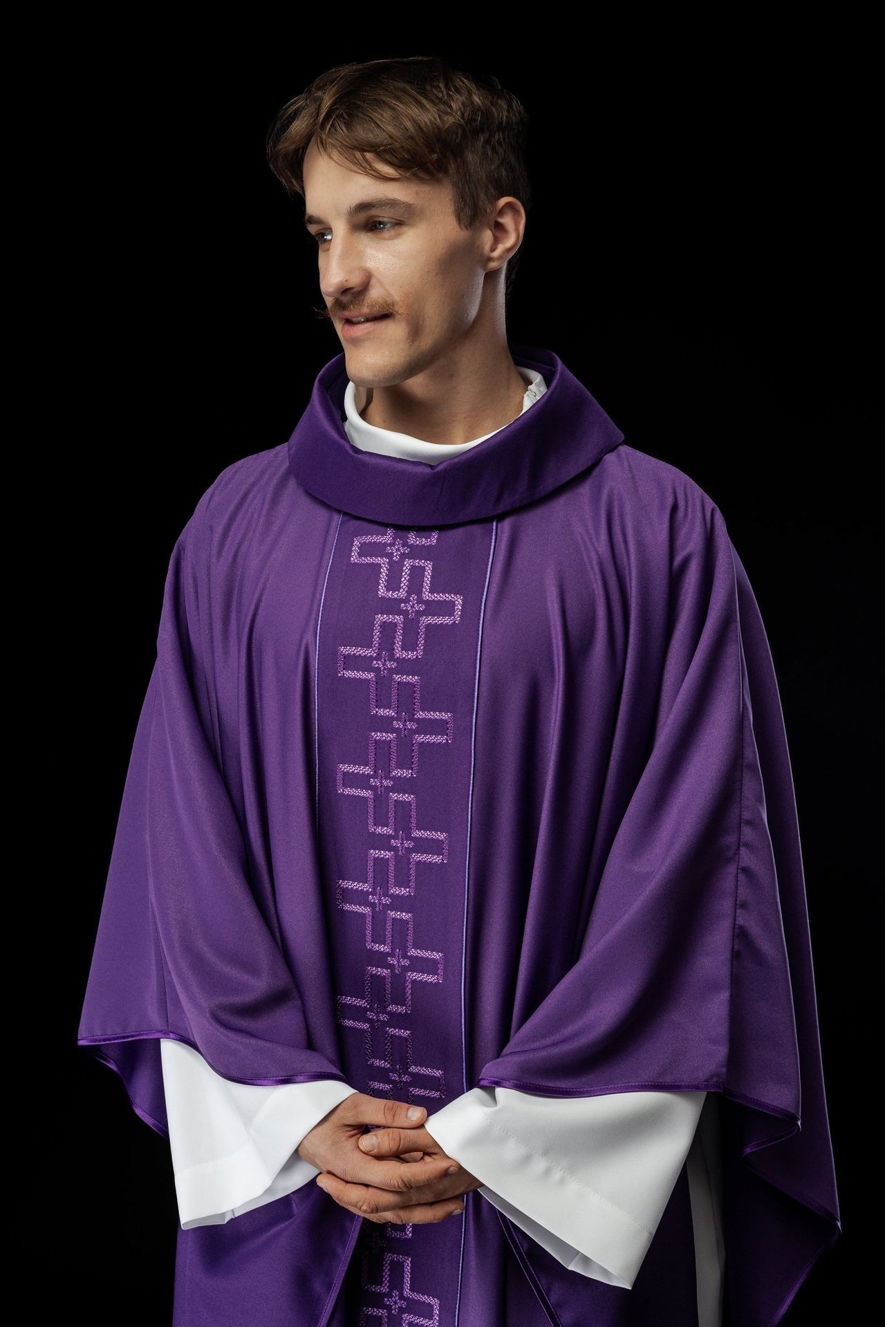 Ornat Fioletowy z Haftem Krzyży - Elegancki Strój Liturgiczny - alba.pl