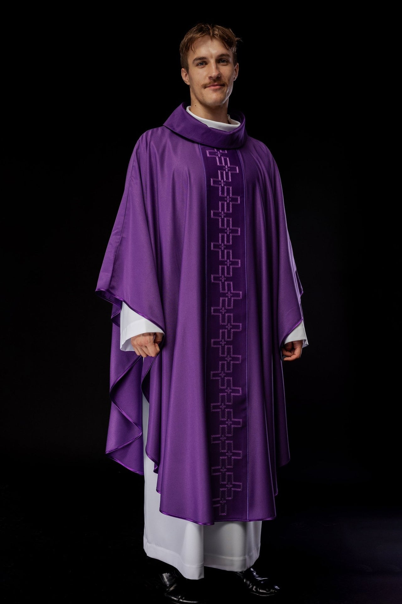 Ornat Fioletowy z Haftem Krzyży - Elegancki Strój Liturgiczny - alba.pl