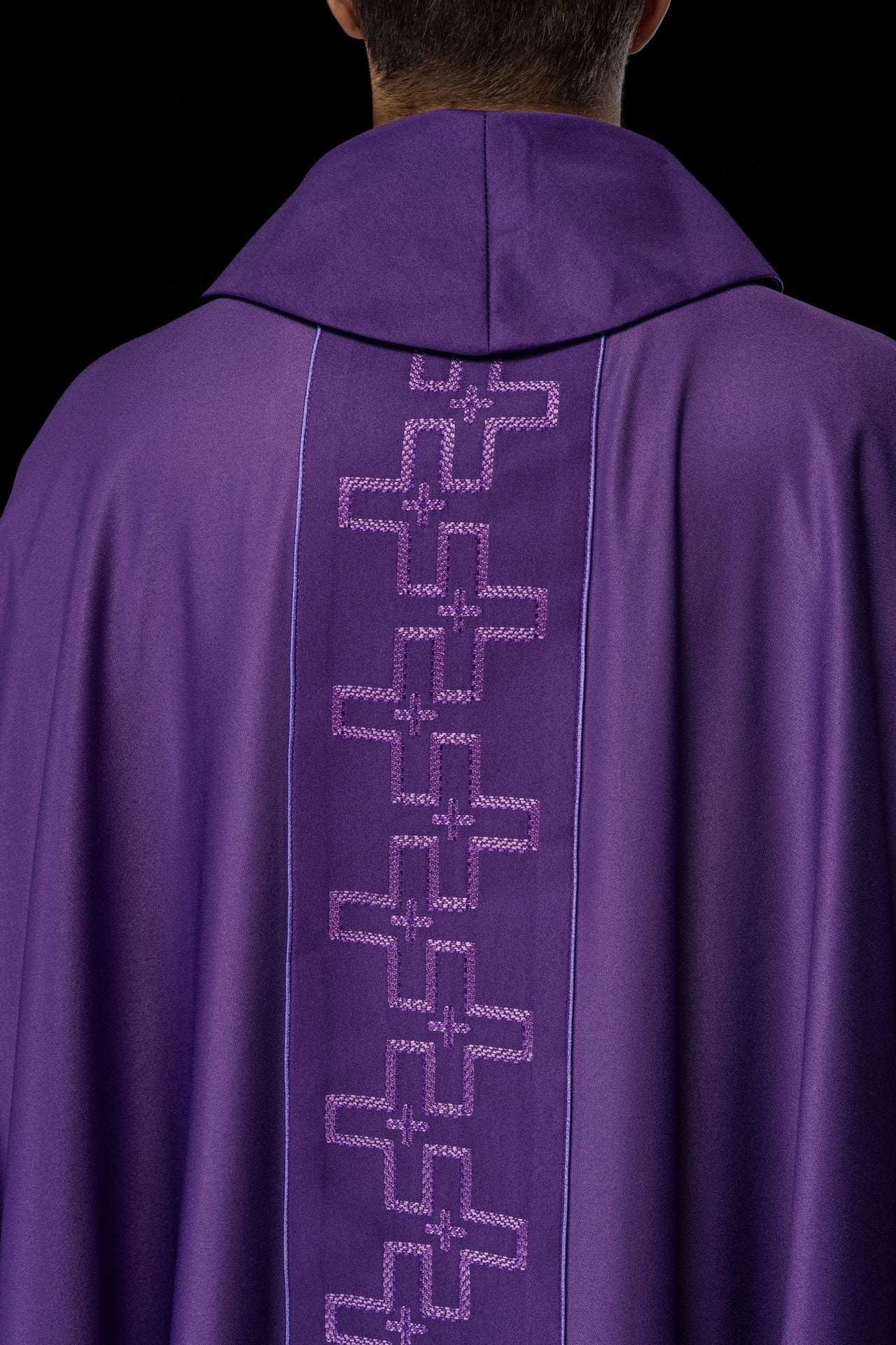 Ornat Fioletowy z Haftem Krzyży - Elegancki Strój Liturgiczny - alba.pl