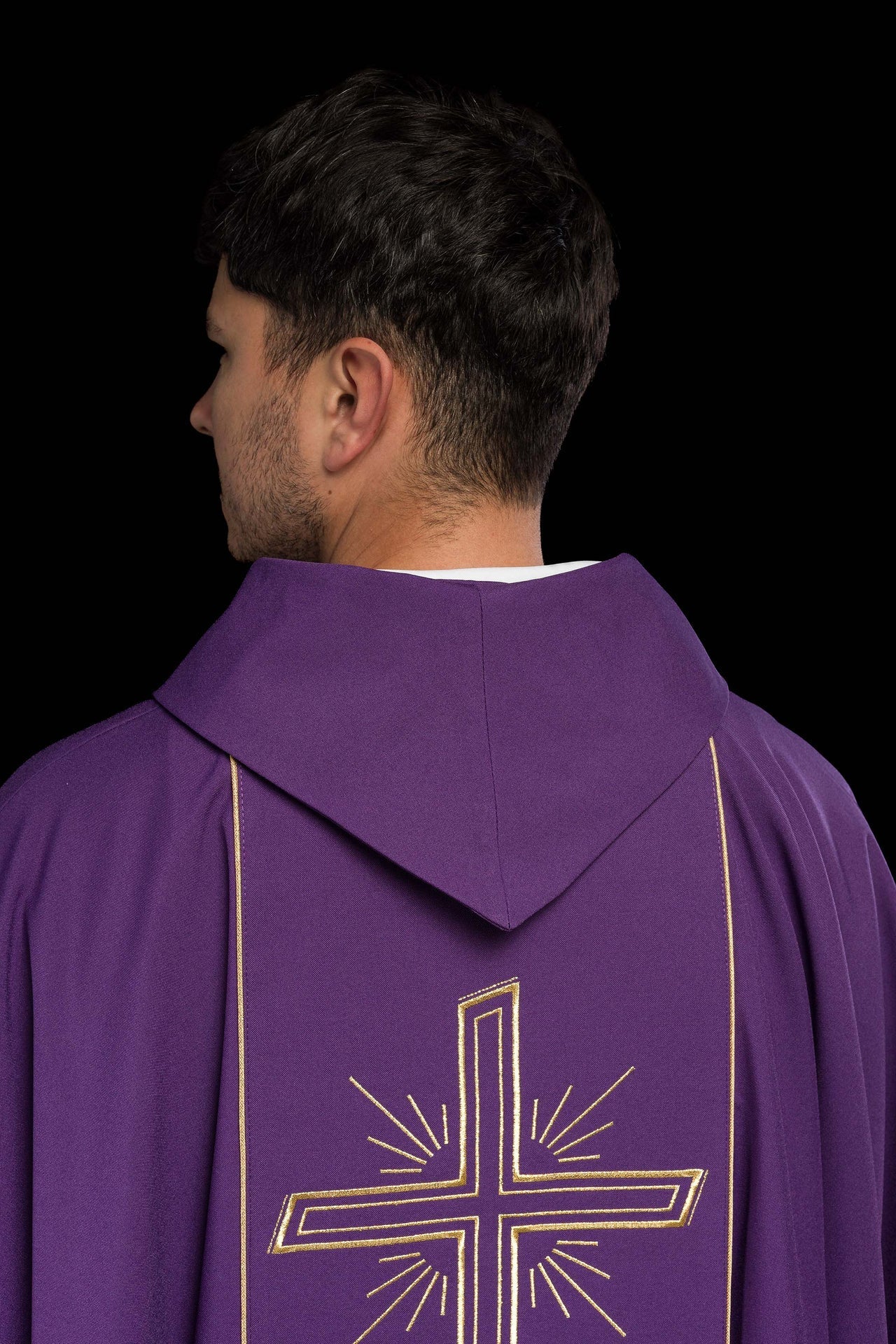 Ornat Fioletowy Złoty Krzyż IHS - Elegancki Strój Liturgiczny - alba.pl