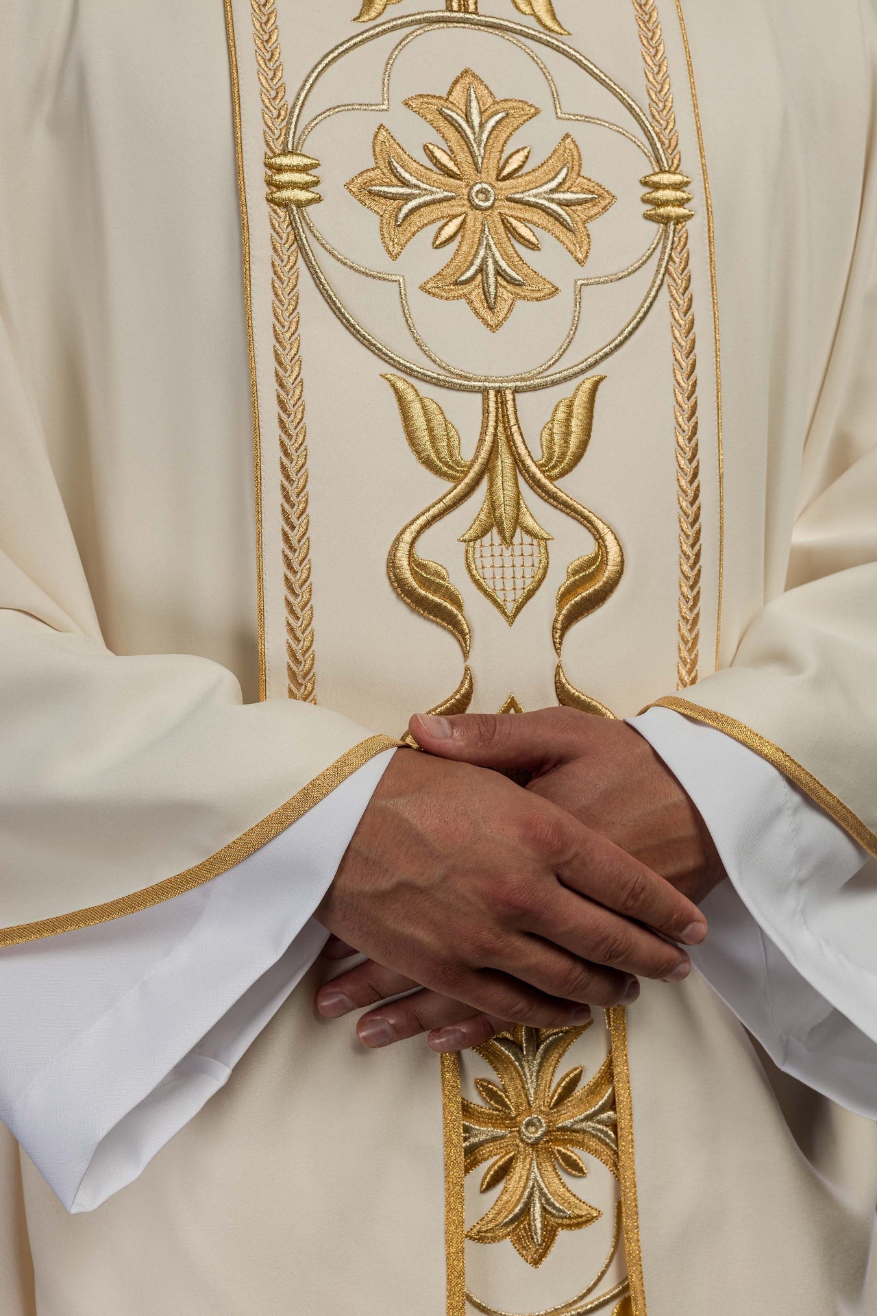 Ornat Haftowany Krzyż Ecru Złota Rozeta - Elegancki Design - alba.pl