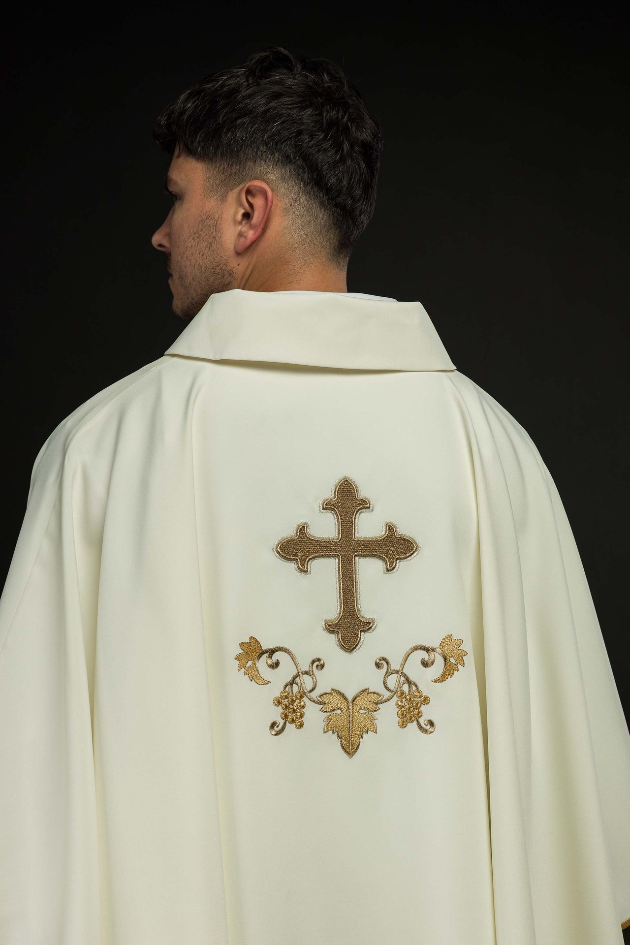 Ornat Haftowany Krzyż z Kołnierzem Ecru - Liturgiczny Elegancja - alba.pl