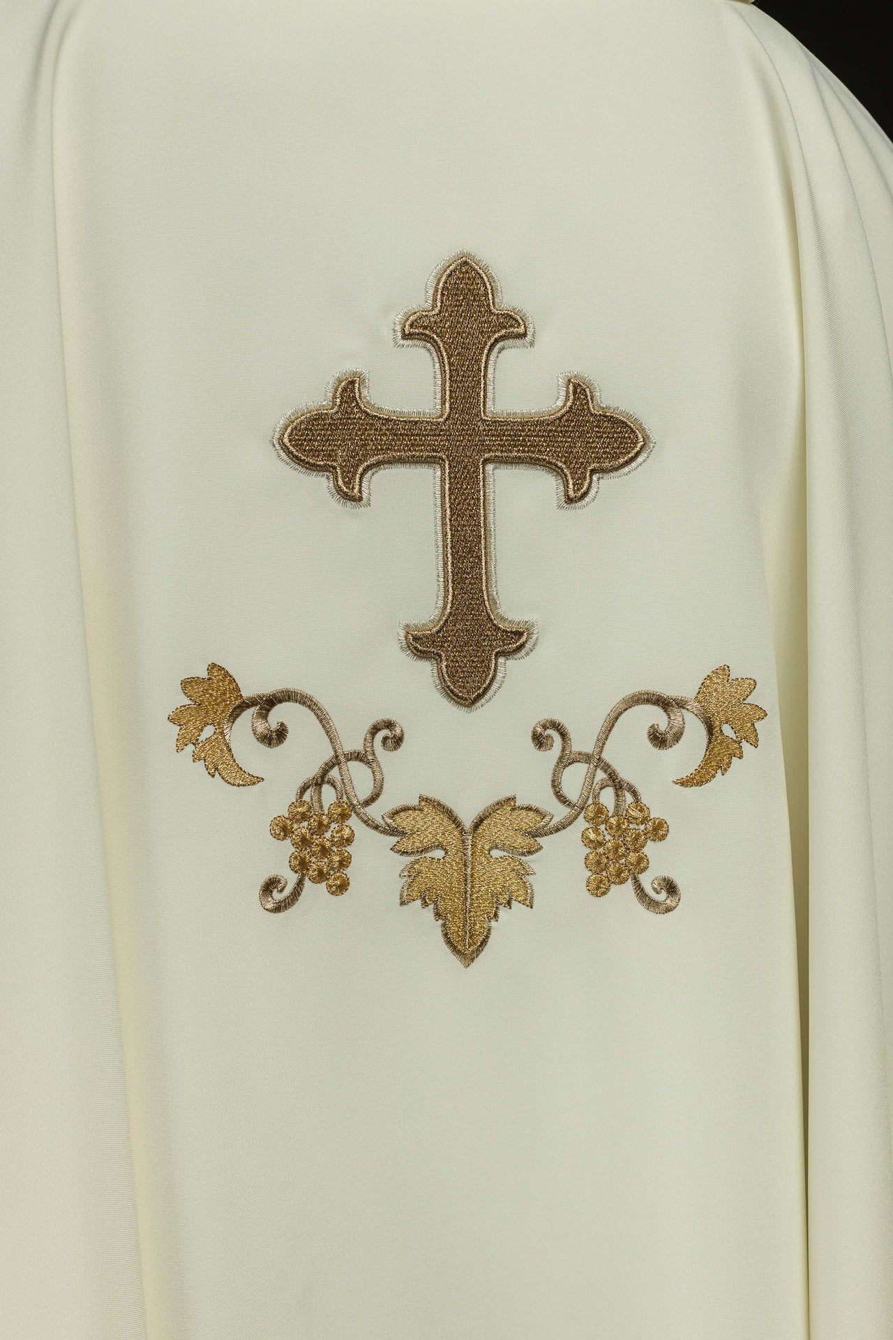 Ornat Haftowany Krzyż z Kołnierzem Ecru - Liturgiczny Elegancja - alba.pl