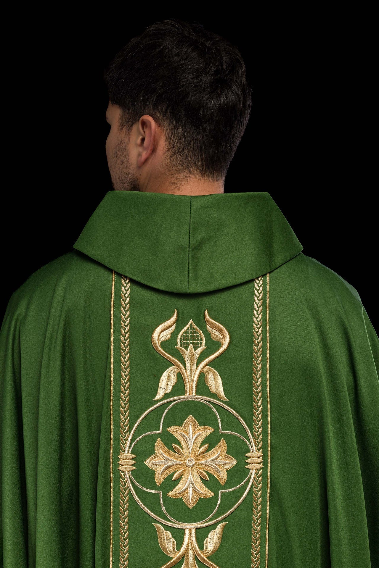Ornat Haftowany Zielony z Rozetą Eucharystyczną Złota Nicią - alba.pl