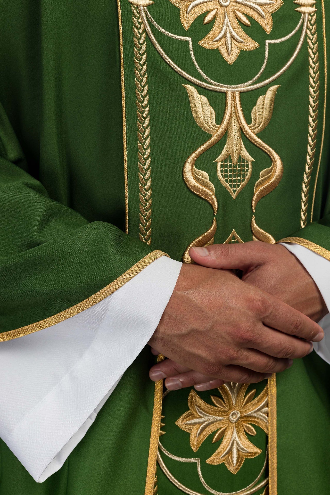 Ornat Haftowany Zielony z Rozetą Eucharystyczną Złota Nicią - alba.pl