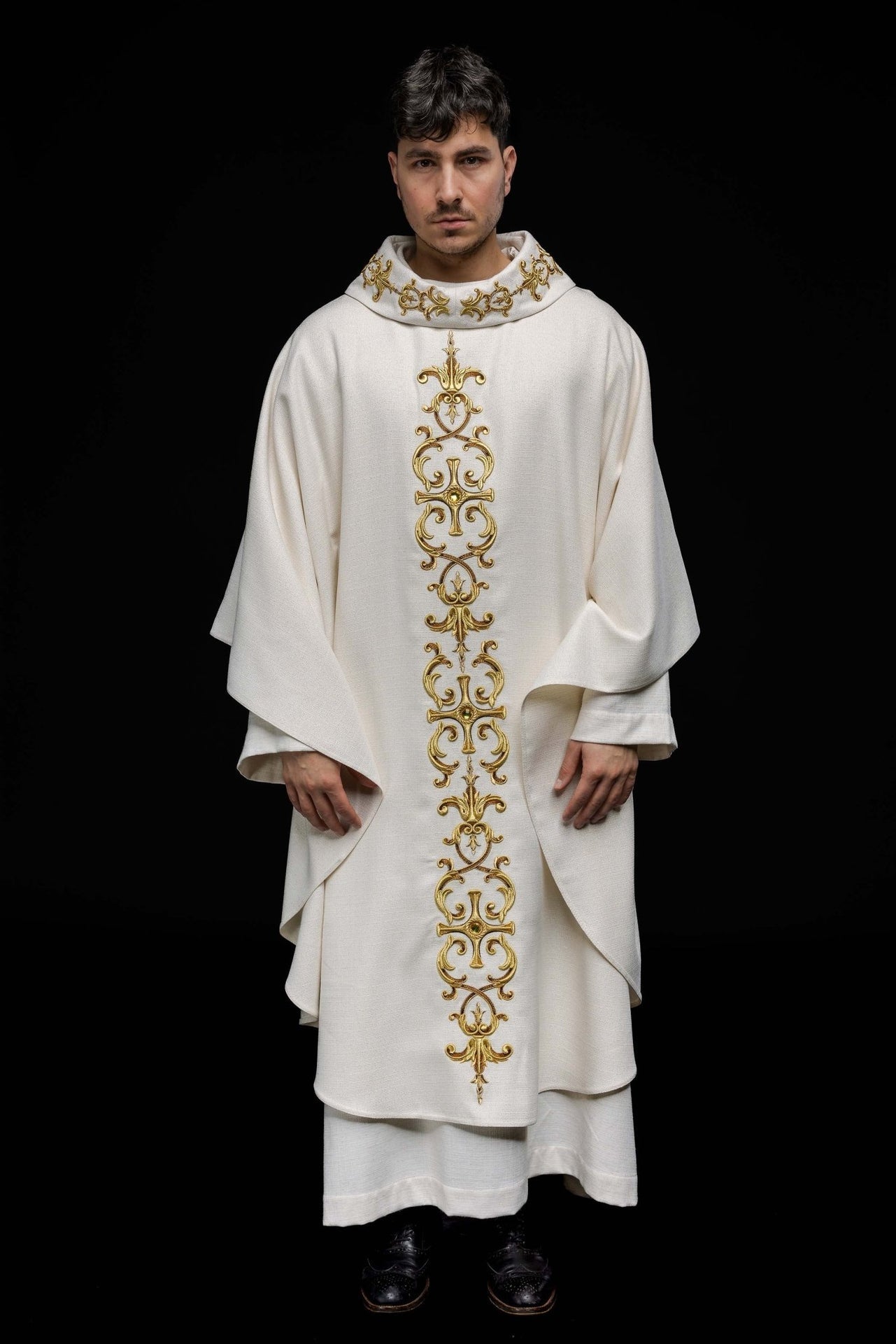 Ornat Liturgiczny Bogato Haftowany Zdobiony Kamieniami - Alba.pl - alba.pl