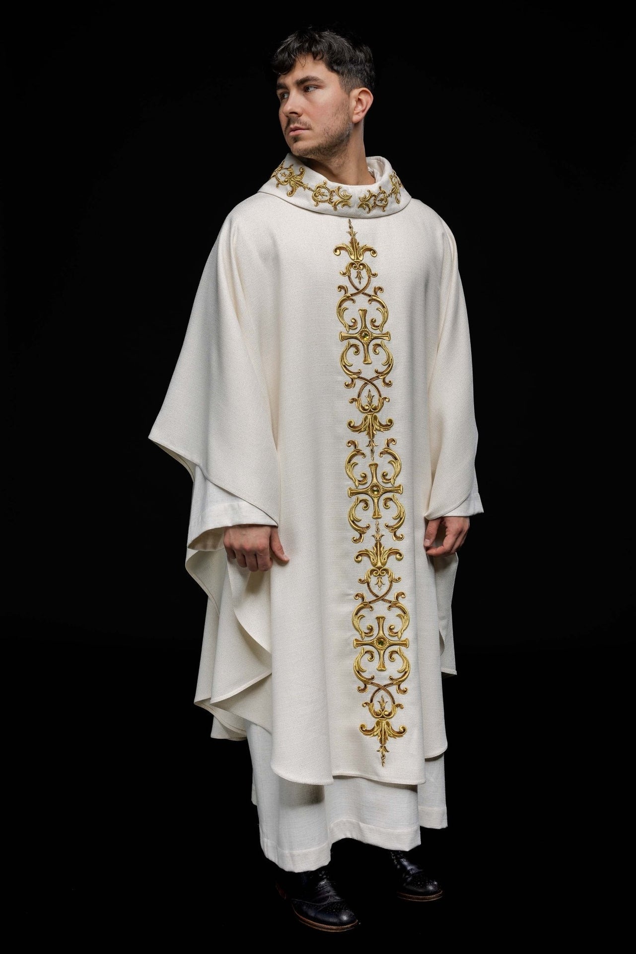 Ornat Liturgiczny Bogato Haftowany Zdobiony Kamieniami - Alba.pl - alba.pl