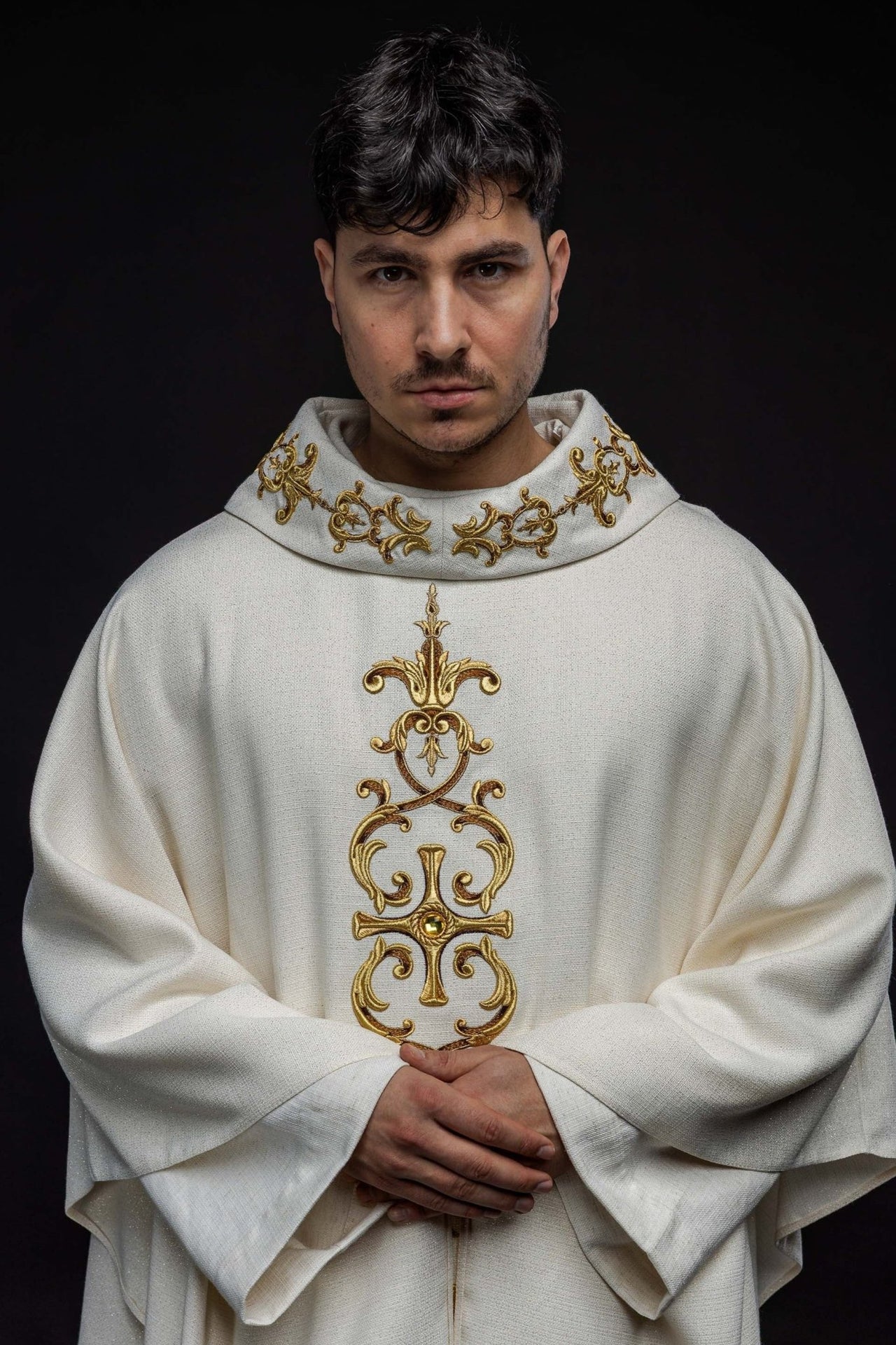Ornat Liturgiczny Bogato Haftowany Zdobiony Kamieniami - Alba.pl - alba.pl