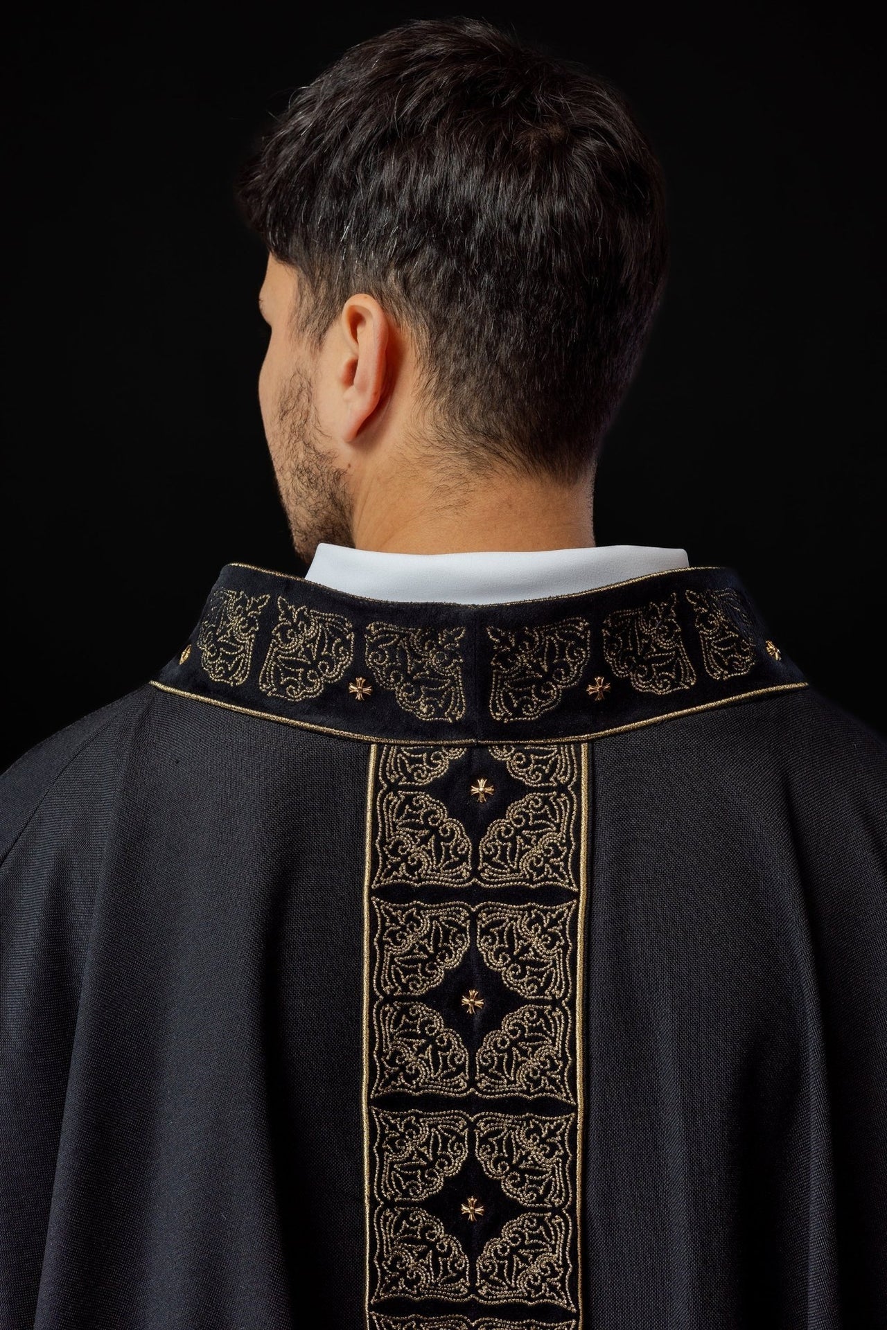 Ornat Liturgiczny Czarny z Haftowanym Pasem i Stułą - alba.pl