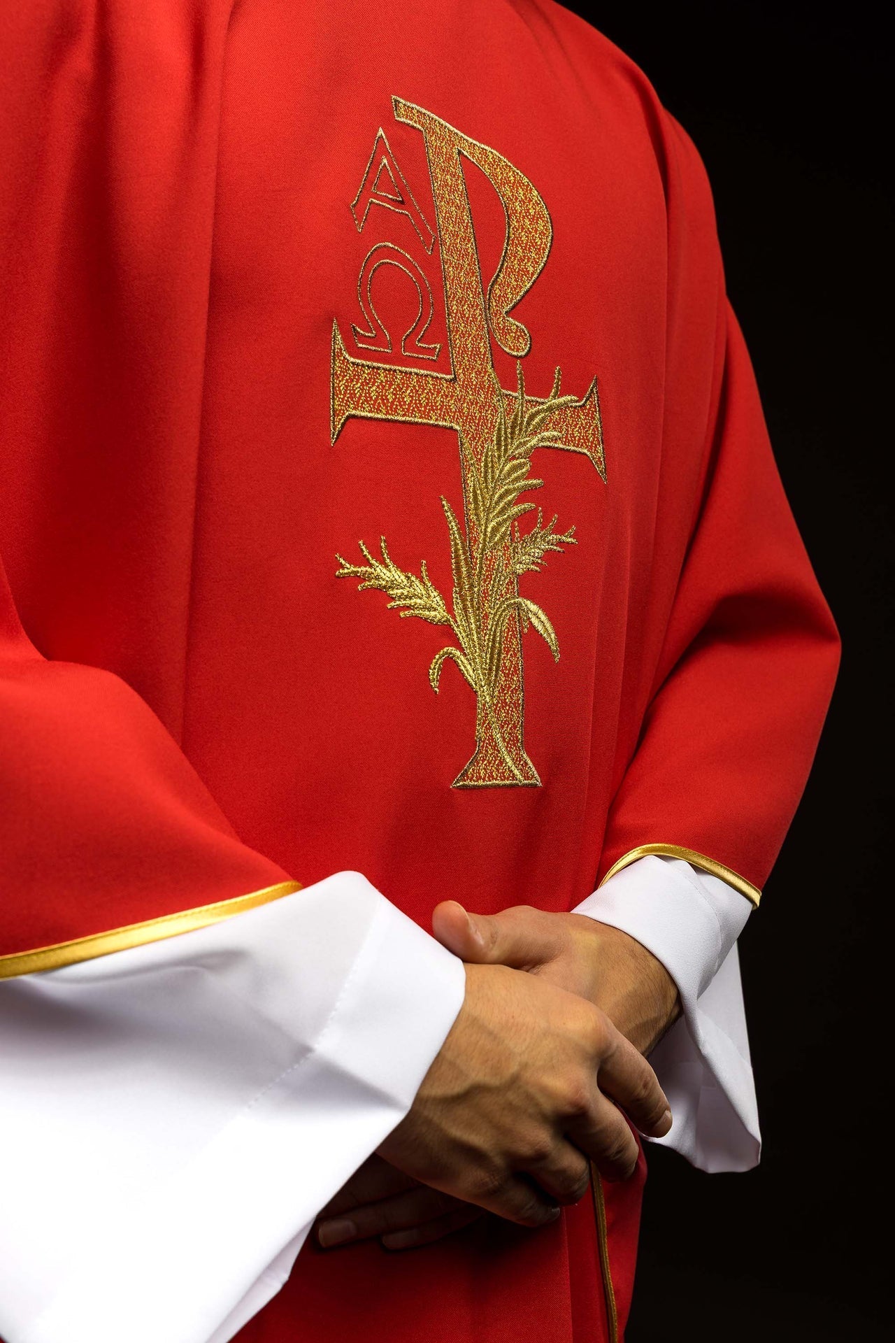 Ornat Liturgiczny Czerwony Alfa i Omega Szeroki Kołnierz - alba.pl