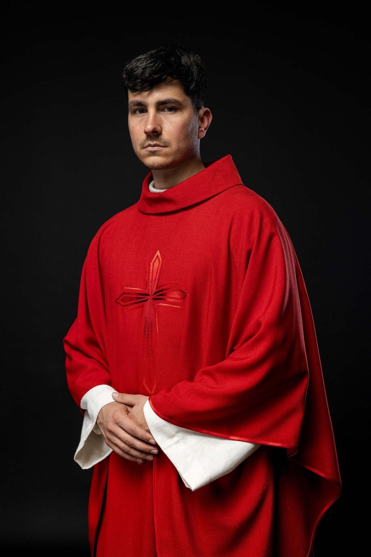 Ornat Liturgiczny Czerwony Haftowany Krzyżem - Alba Tradycja - alba.pl