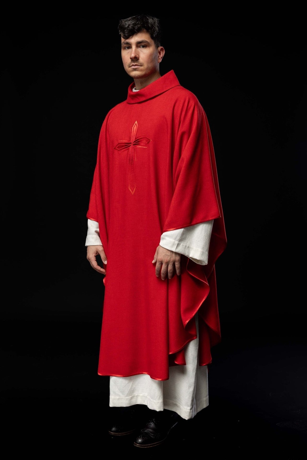 Ornat Liturgiczny Czerwony Haftowany Krzyżem - Alba Tradycja - alba.pl