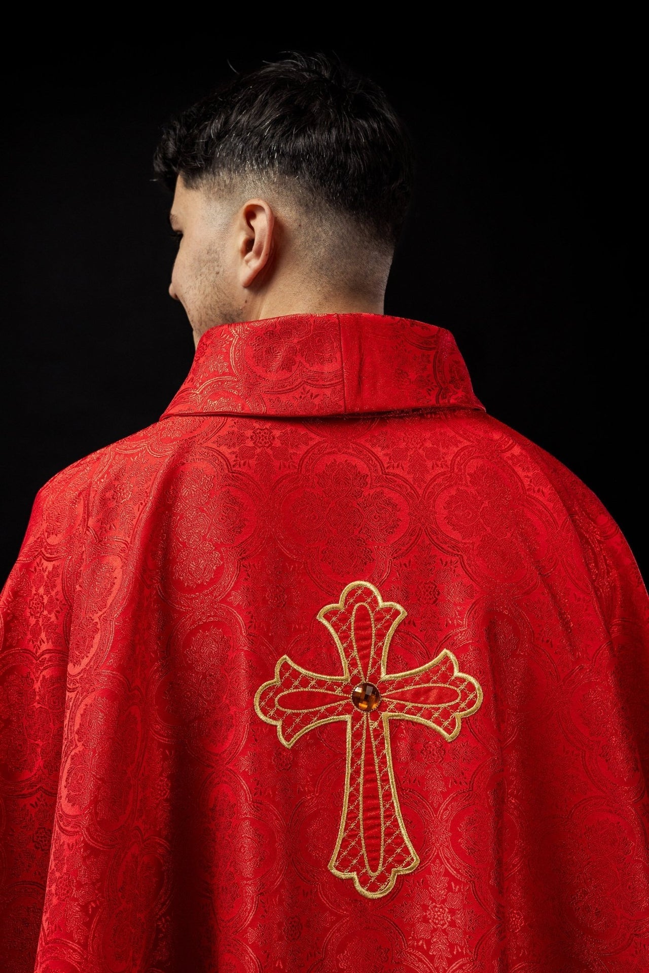 Ornat Liturgiczny Czerwony Haftowany Krzyżem - Elegancki Symbol Wiary - alba.pl