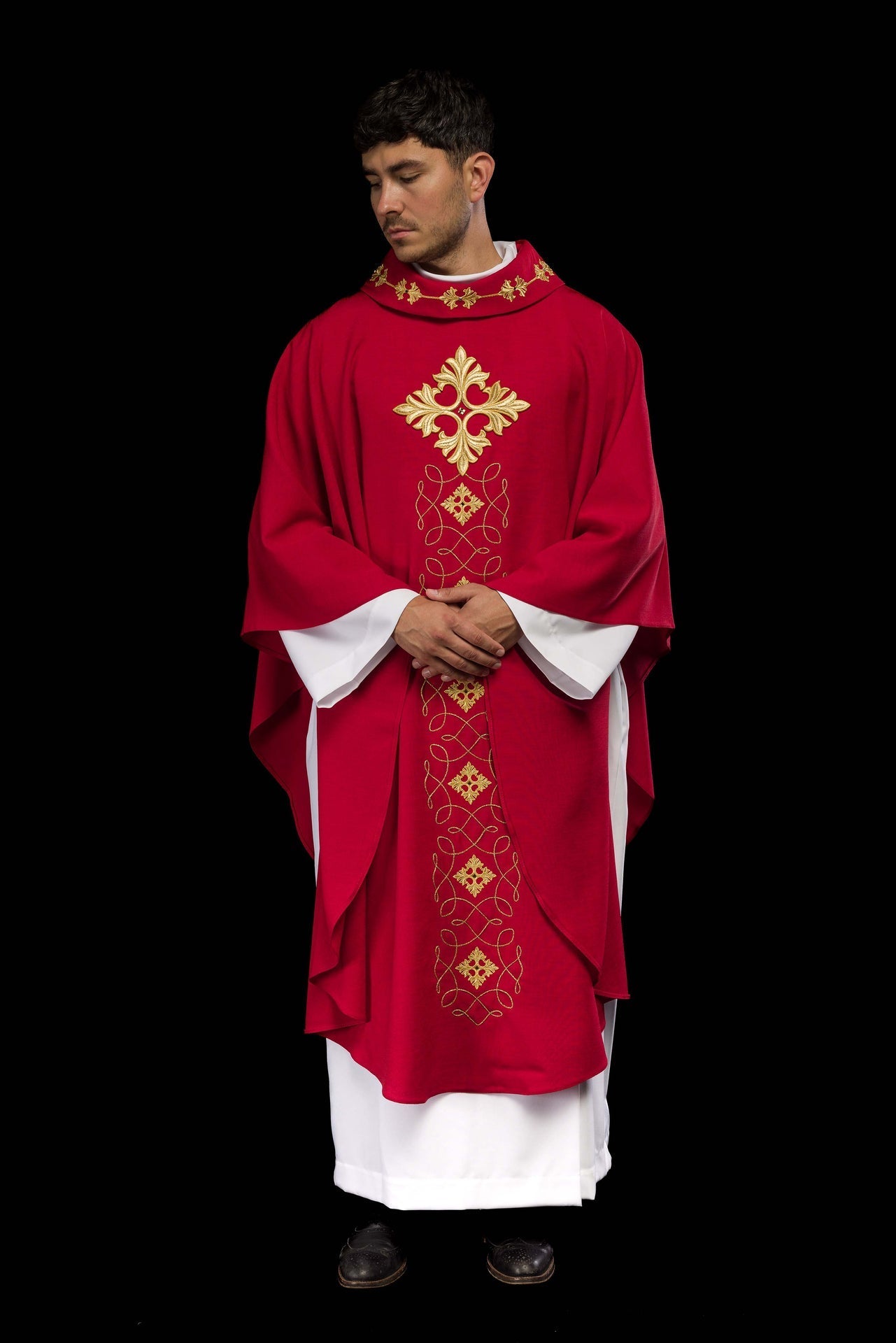 Ornat Liturgiczny Czerwony Haftowany Sznurkiem i Kamieniami - alba.pl