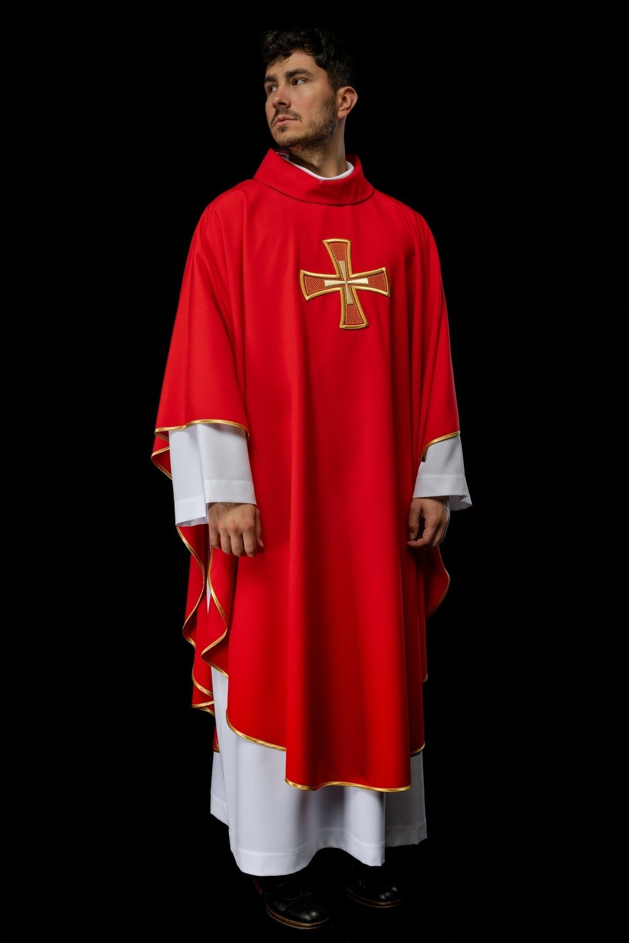 Ornat Liturgiczny Czerwony IHS Haftowany Krzyżem Złotą Nicią - alba.pl