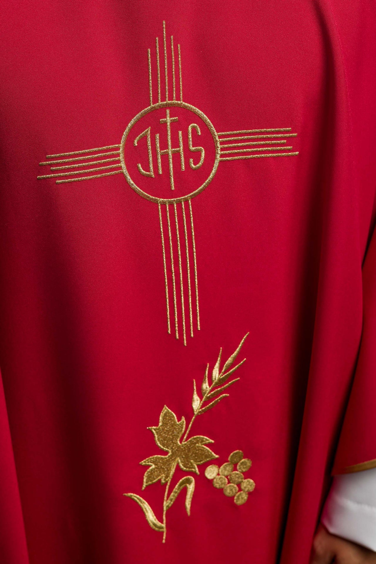 Ornat Liturgiczny Czerwony IHS Złoty Haft z Szerokim Kołnierzem - alba.pl