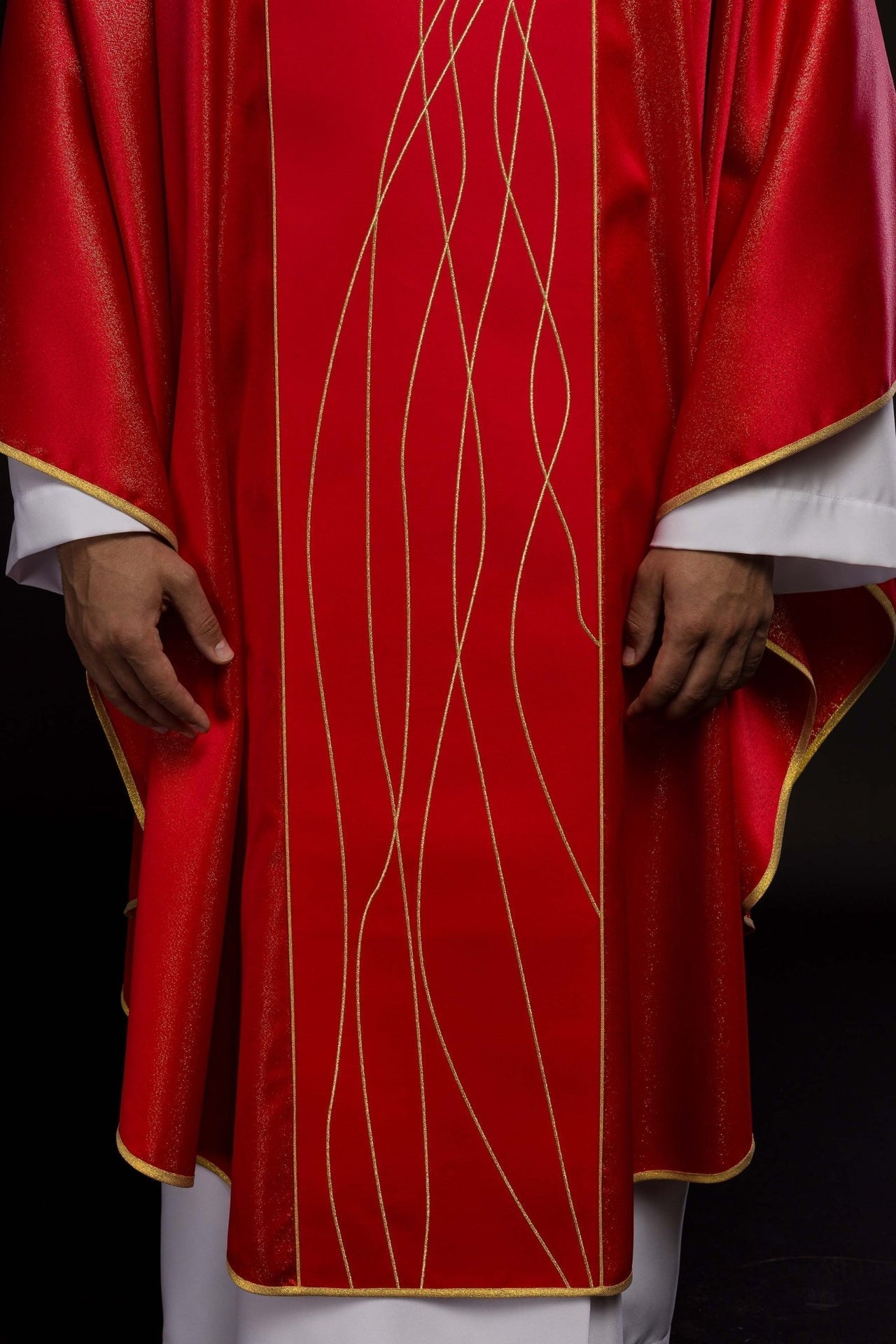 Ornat Liturgiczny Czerwony z Haftem Ducha Świętego - Elegancki i Bogaty - alba.pl