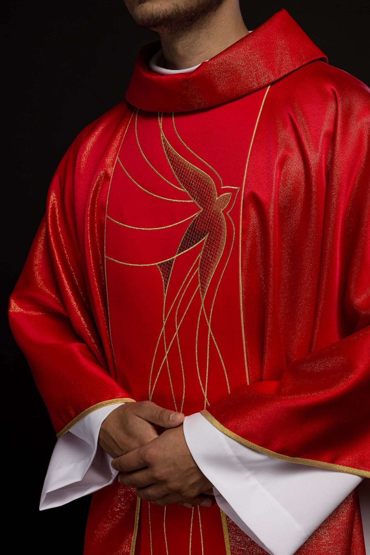 Ornat Liturgiczny Czerwony z Haftem Ducha Świętego - Elegancki i Bogaty - alba.pl