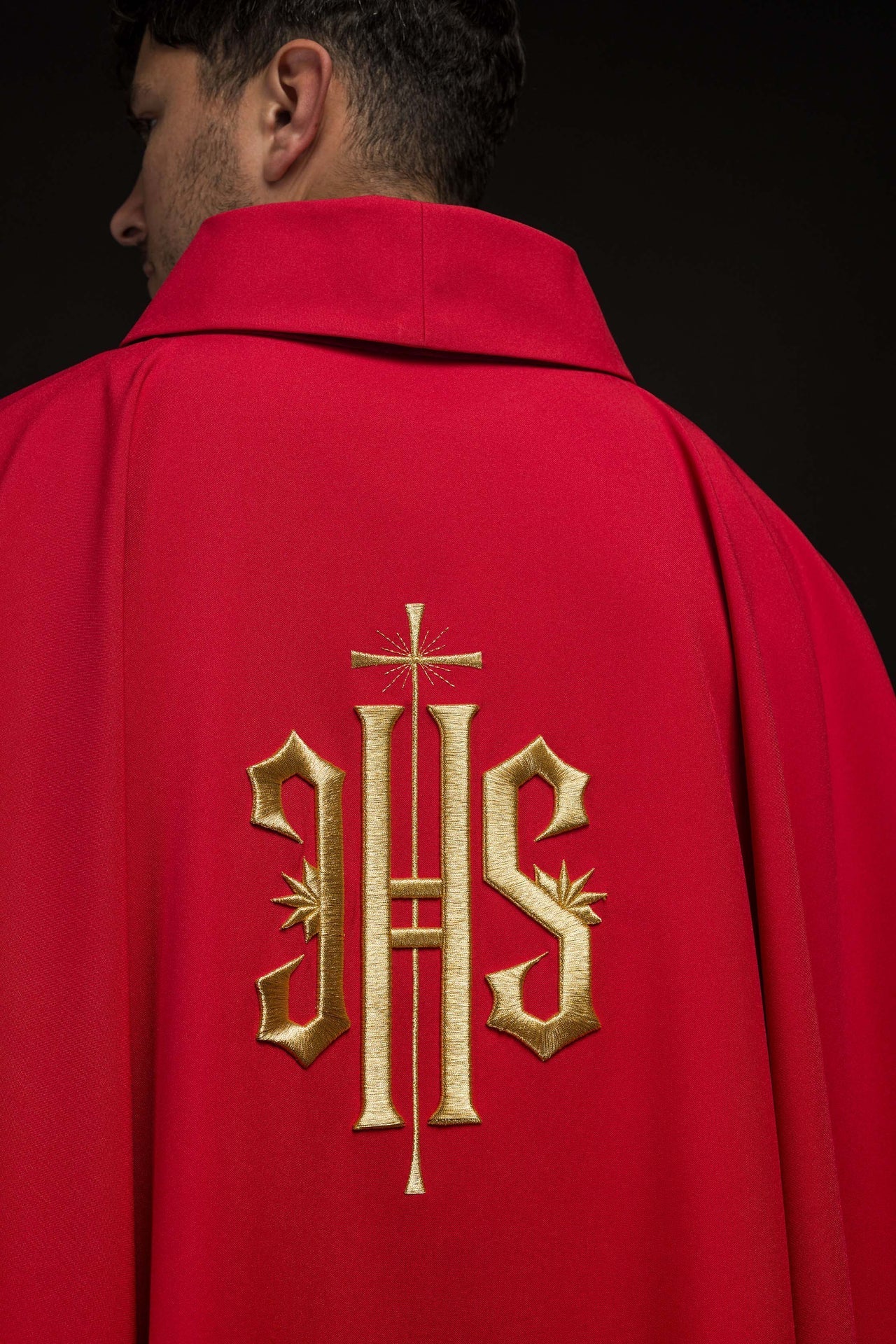Ornat Liturgiczny Czerwony z Haftem IHS Złotą Nicią - alba.pl