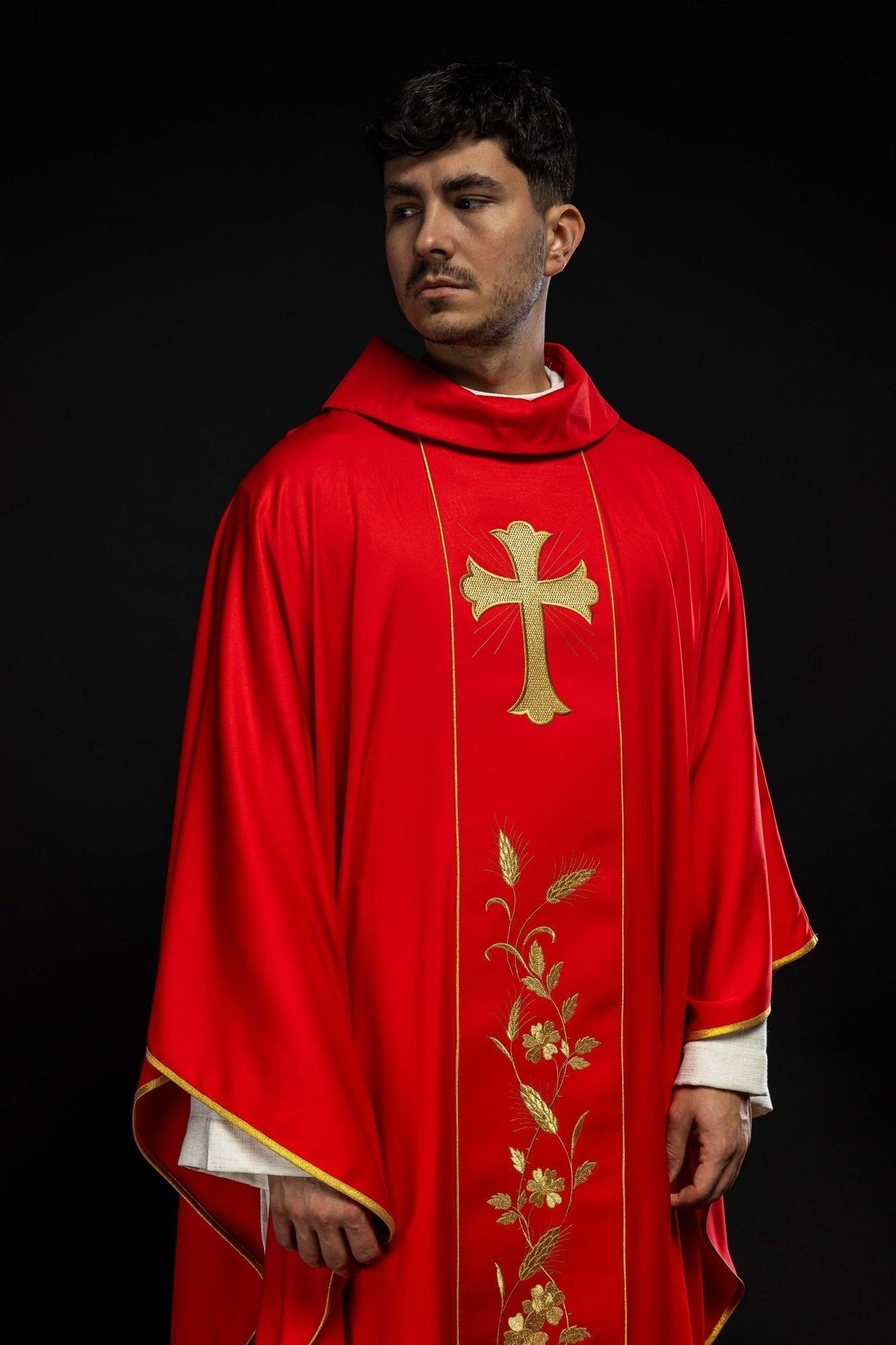 Ornat Liturgiczny Czerwony z Haftem Krzyża i Kłosów Złotych - alba.pl